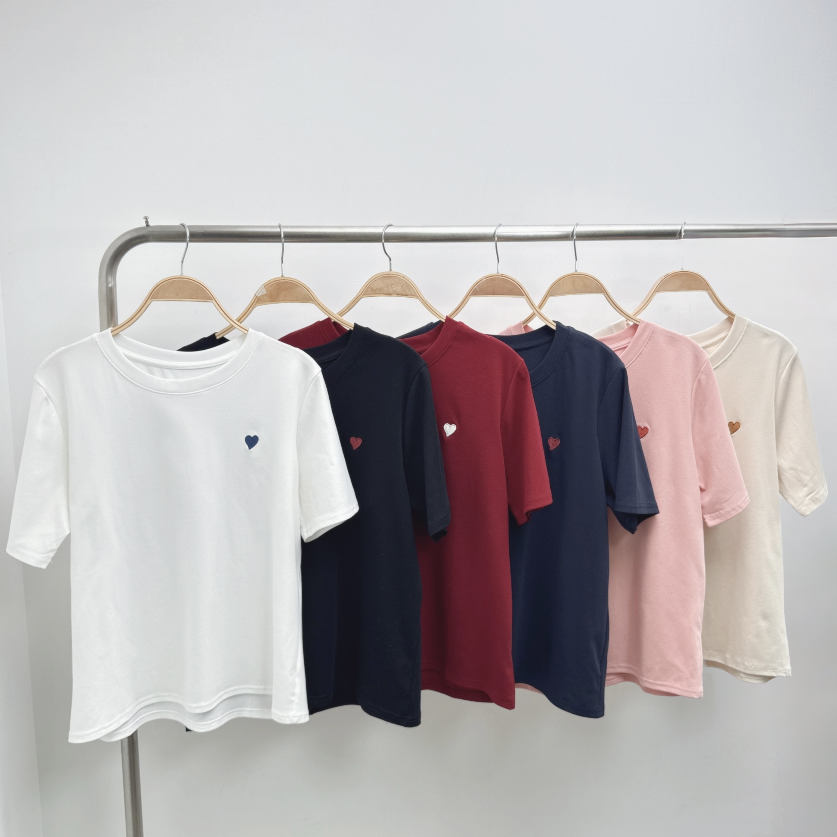 拼色刺繡心心彈棉TEE (H25-H30)