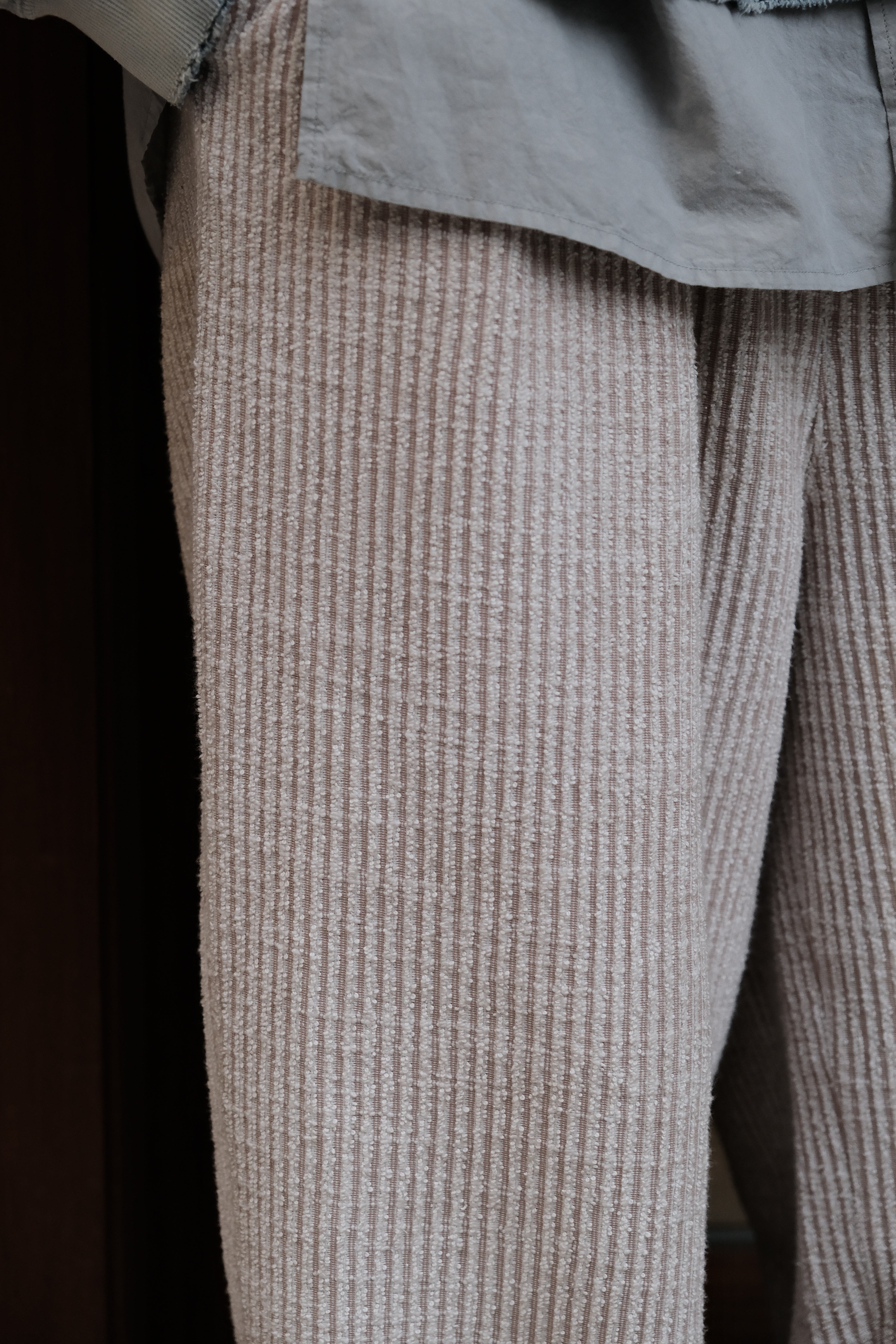 ANCELLM - CUT STRIPE EASY SLACKS / BLACK