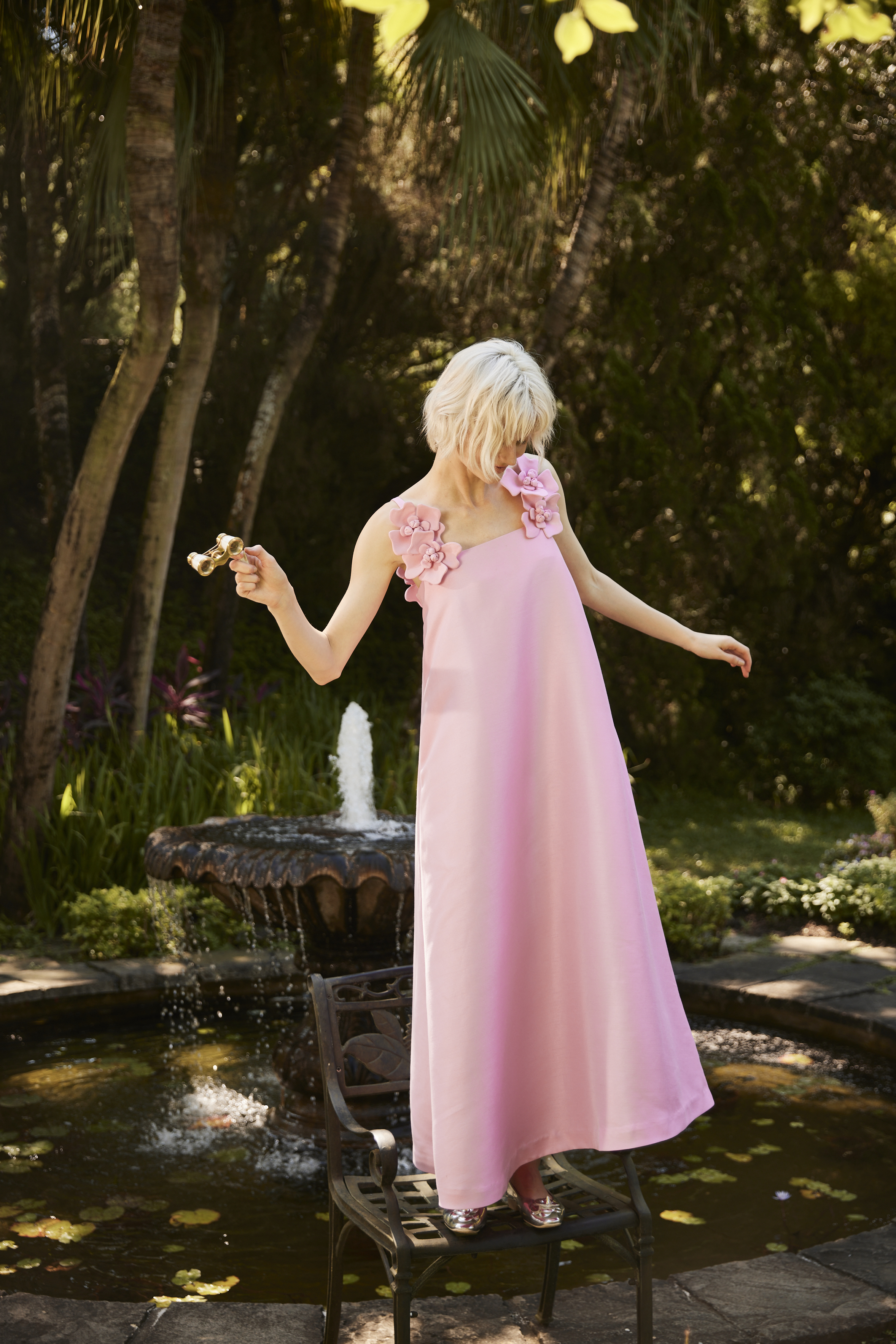 BE10006E1 花瓣肩帶大A綢緞禮服 (附活動立体花*3)