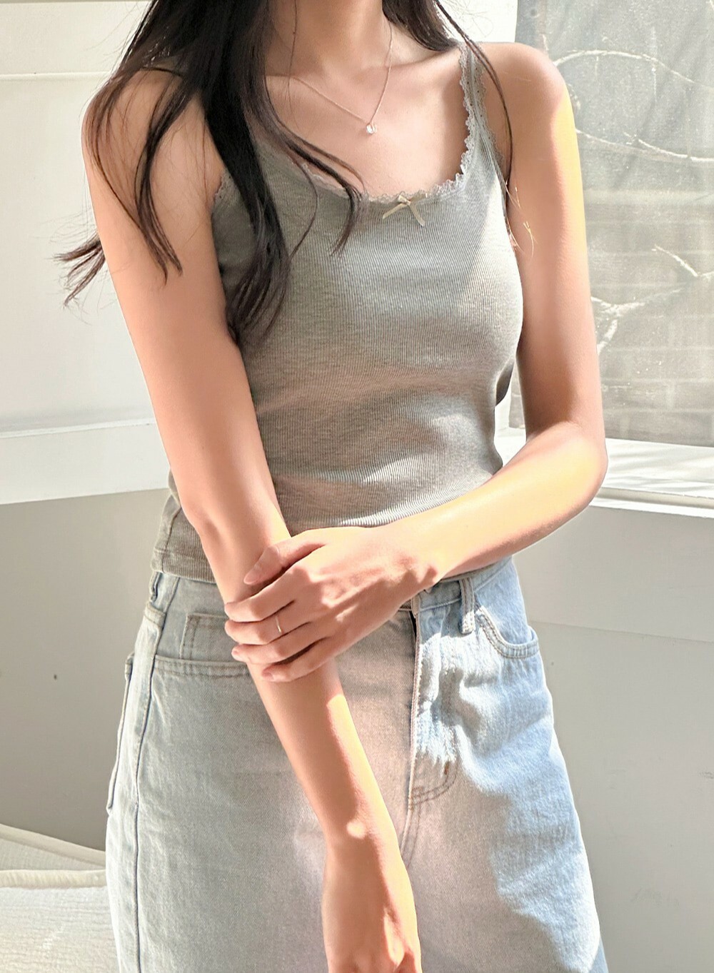 韓國grace muse授權 溫暖陽光細緻蕾絲滾邊壓紋背心