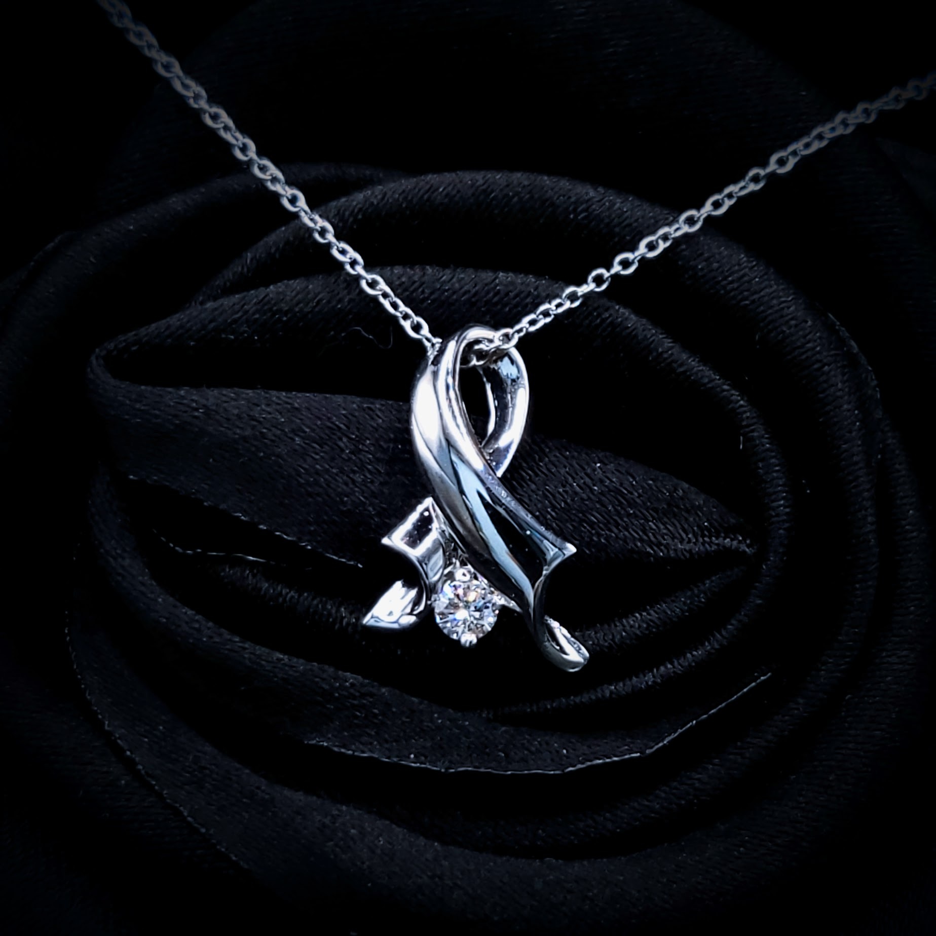 18K White Gold 0.07ct Diamond Pendant