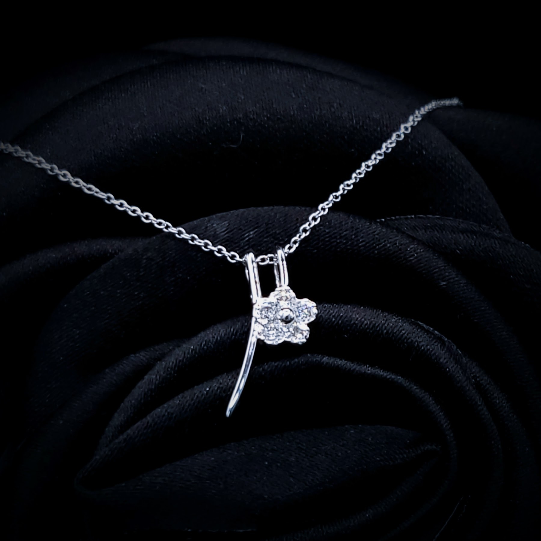 18K White Gold 0.13ct Diamond Pendant