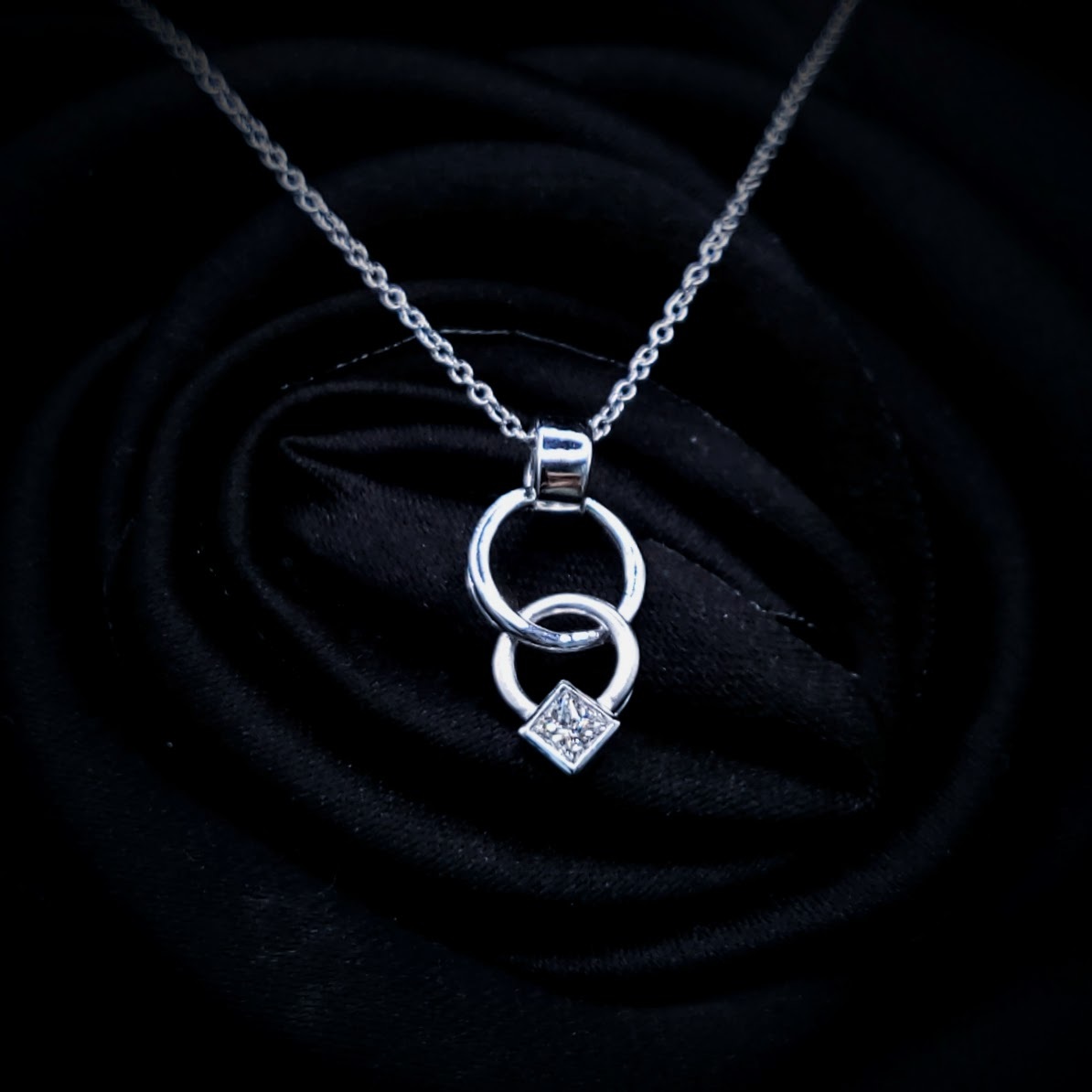 18K White Gold 0.10ct Princess Cut Diamond Pendant