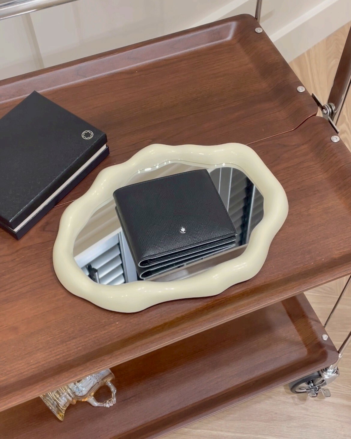 MONTBLANC｜十字紋內八卡雙折短夾 黑色