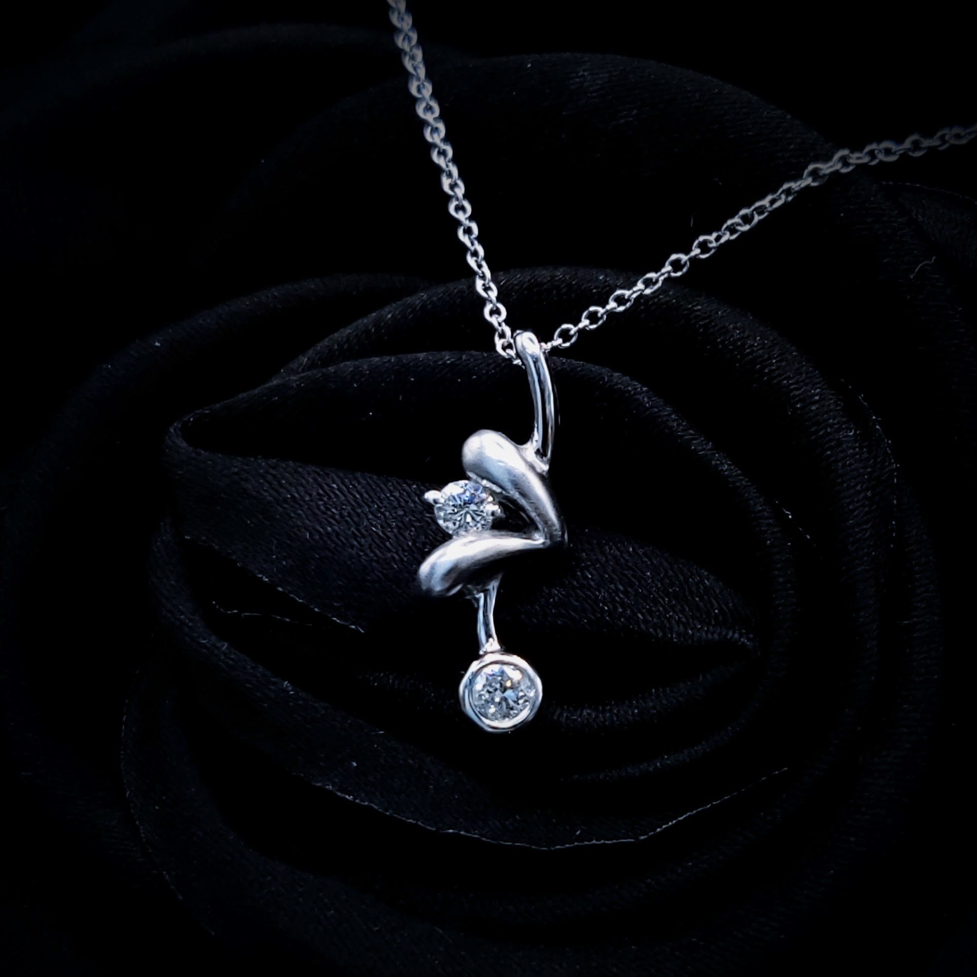 18K White Gold 0.12ct Diamond Pendant