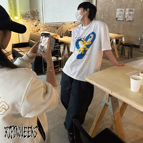 未來花卉短袖T恤