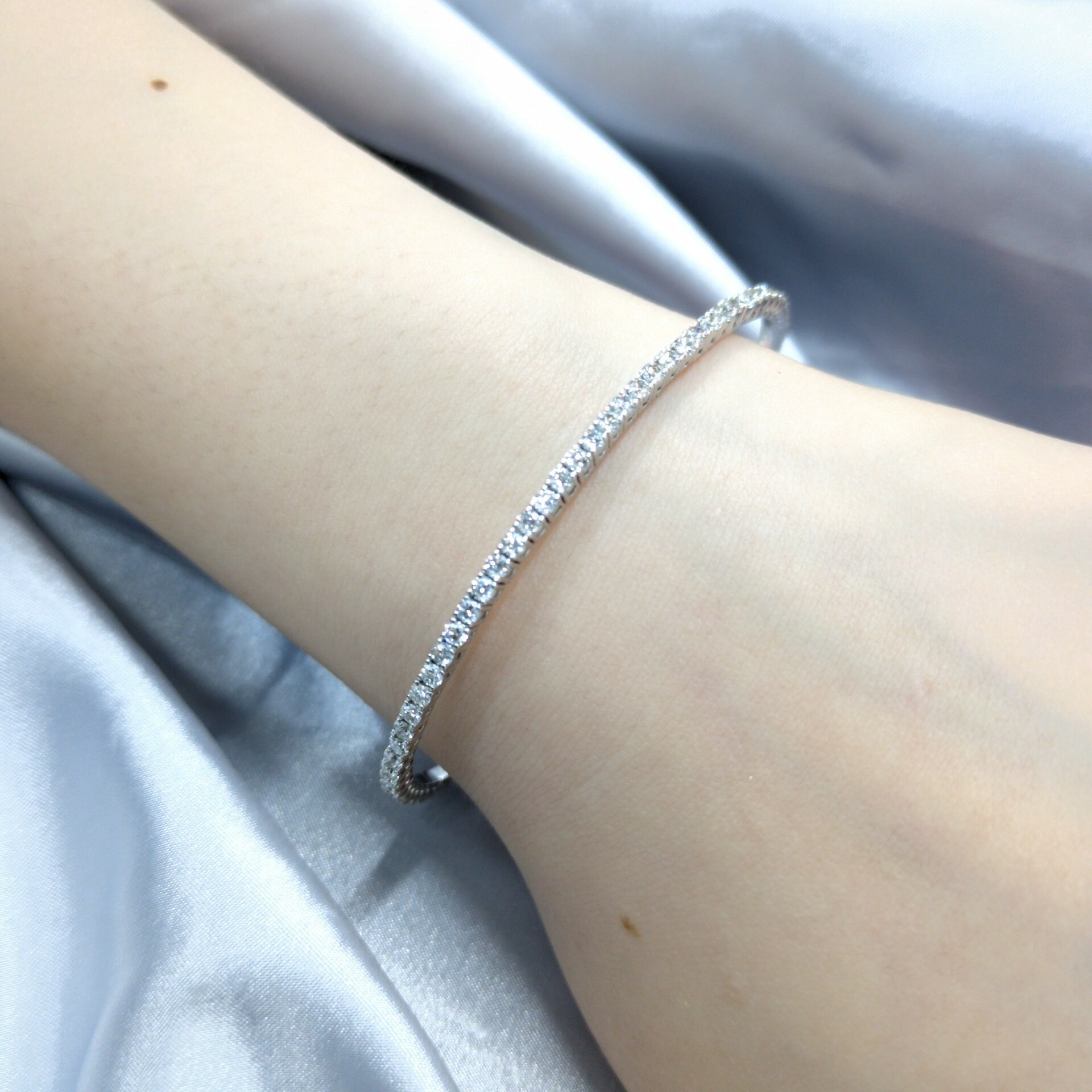 全新18K白金2卡55份鑽石手鈪