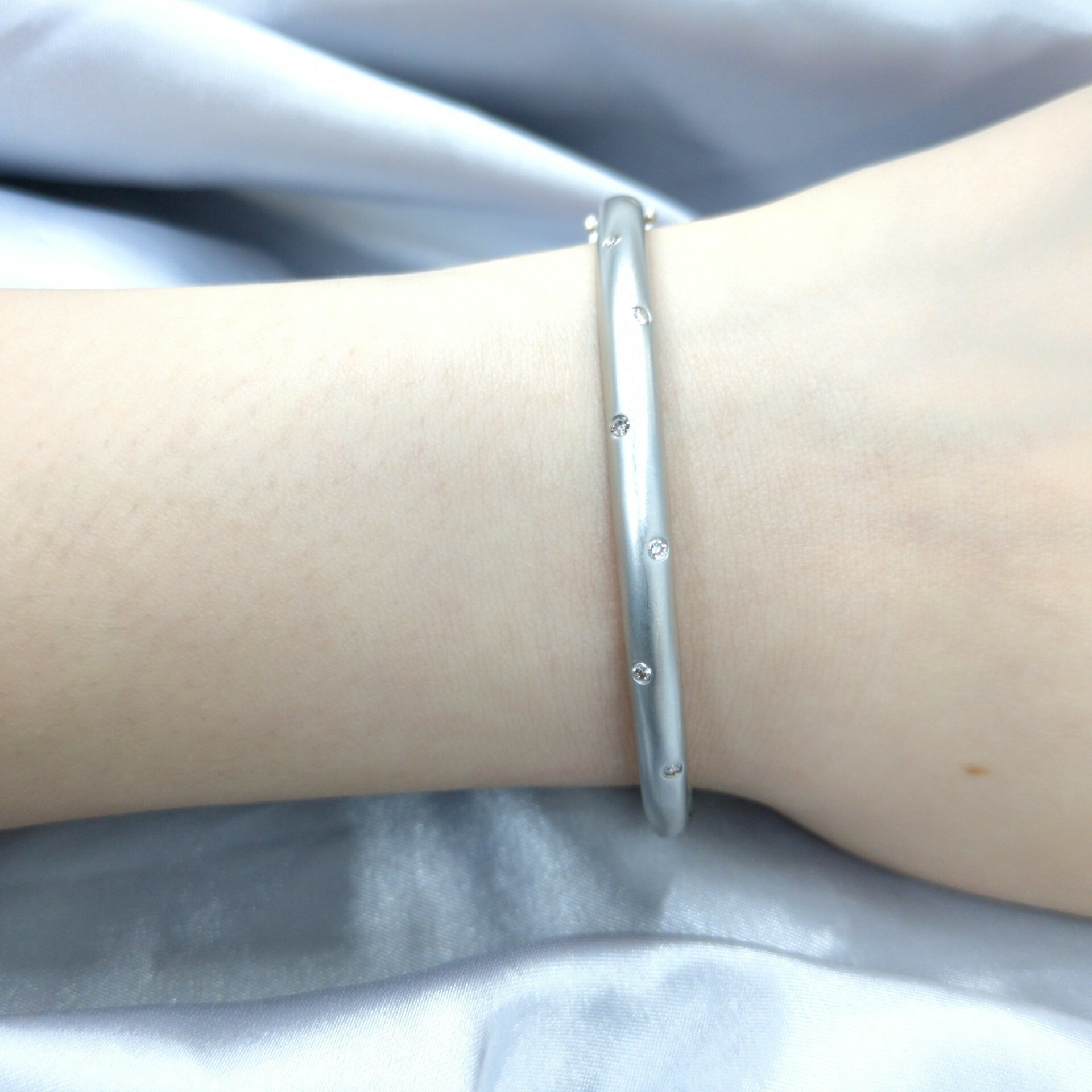 全新18K白金14份鑽石手鈪