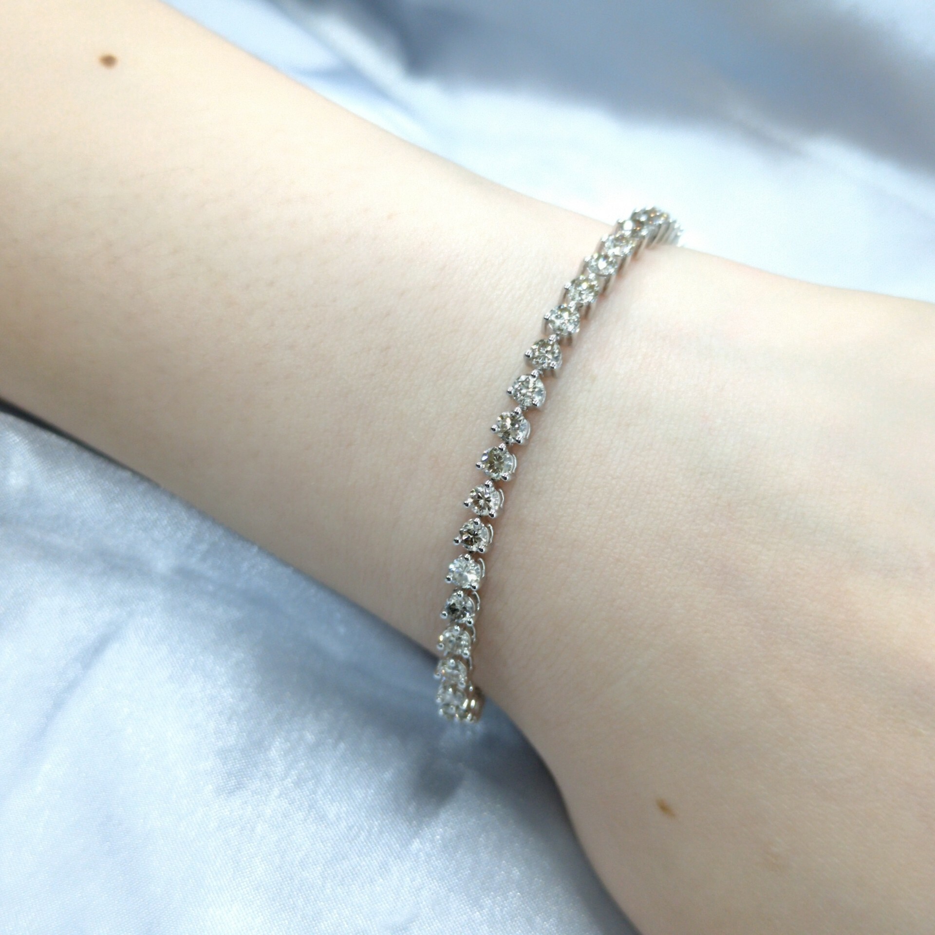 全新18K白金4卡42份3爪鑽石手鍊