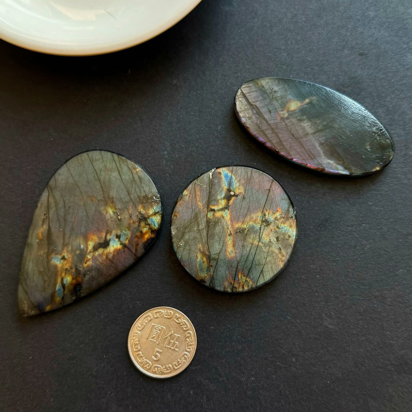 [原石] 紫拉長石