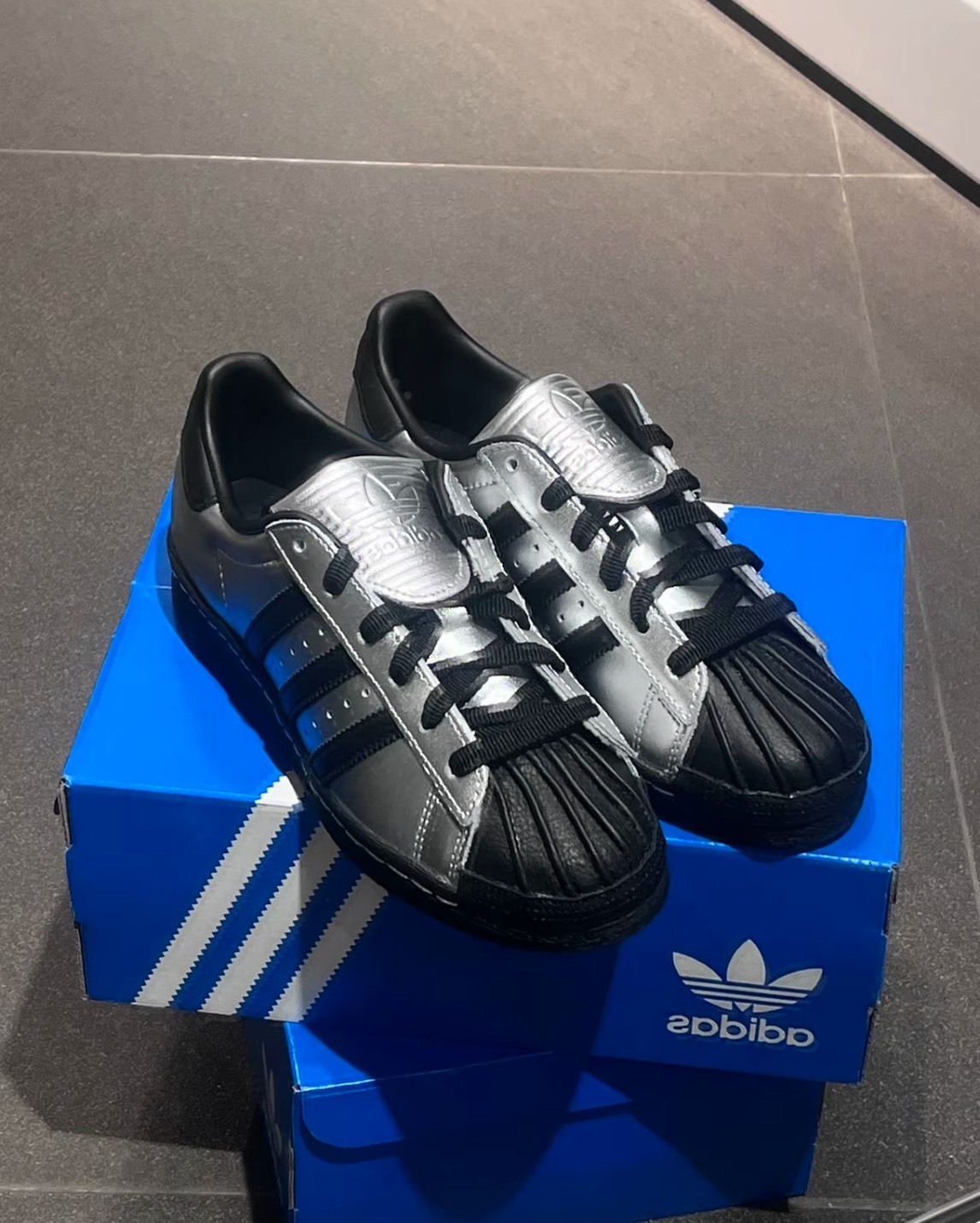 Adidas Originals Superstar 82 液態黑銀  銀黑貝殼頭板鞋  銀色 Y2k 皮革 黑色 翻蓋 貝殼頭 復古鞋 JH5669