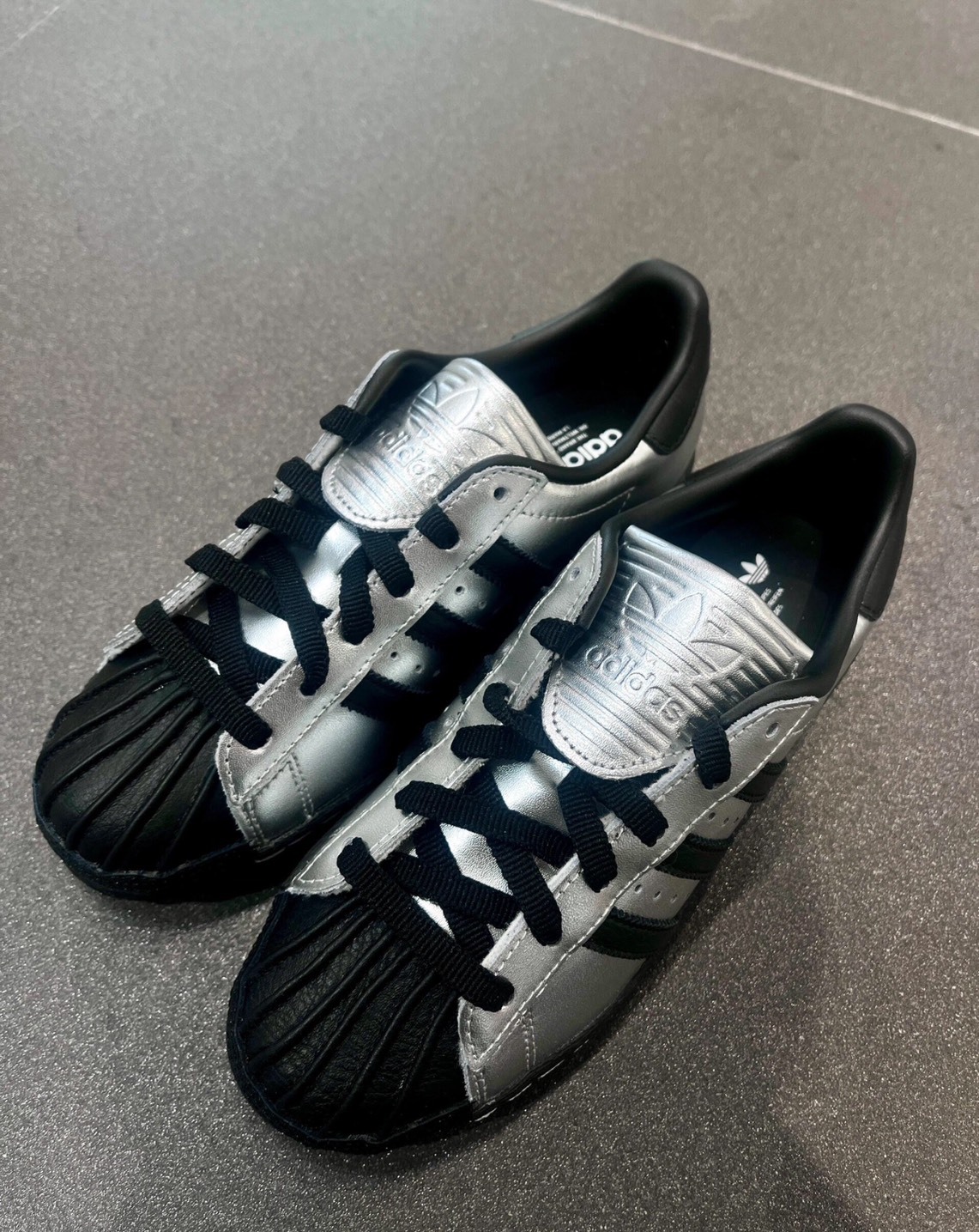 Adidas Originals Superstar 82 液態黑銀  銀黑貝殼頭板鞋  銀色 Y2k 皮革 黑色 翻蓋 貝殼頭 復古鞋 JH5669