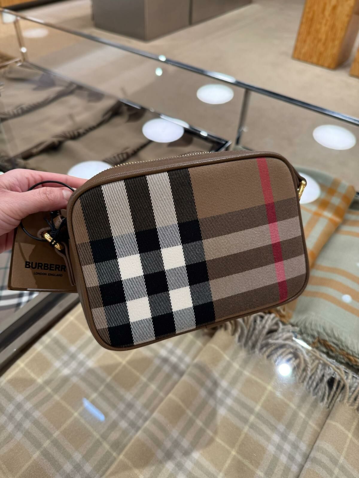 【預購】QC042532 Burberry 棕色方形斜孭袋