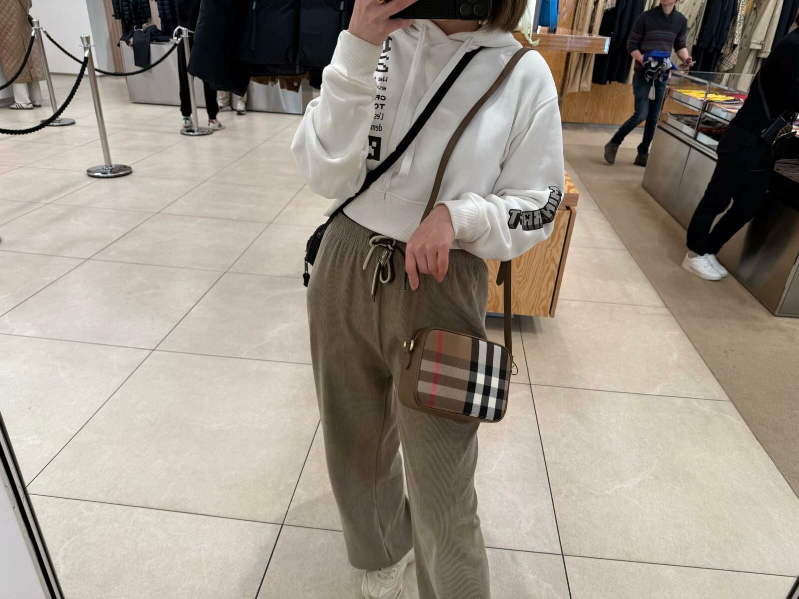 【預購】QC042532 Burberry 棕色方形斜孭袋