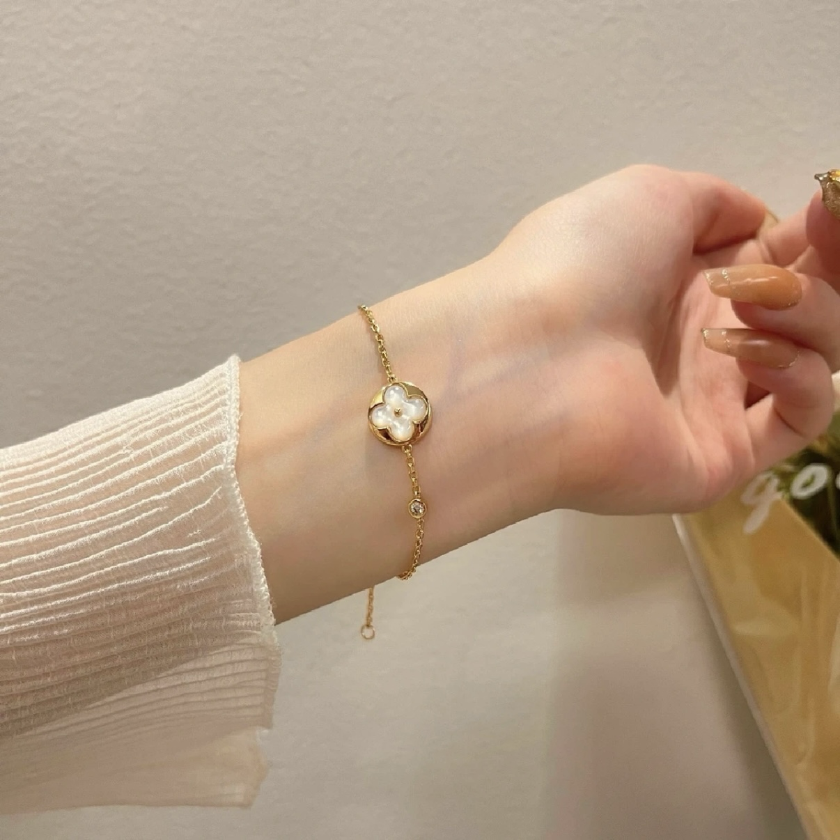 18k圓白/粉玉貝神仙老花”經典單花高奢定製手鍊