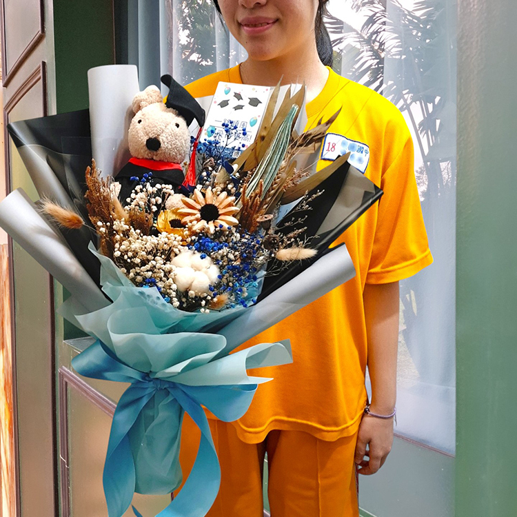 國中女生拿花束,法國兔砂糖兔乾燥花束,le sucre bunny Dry Bouquet