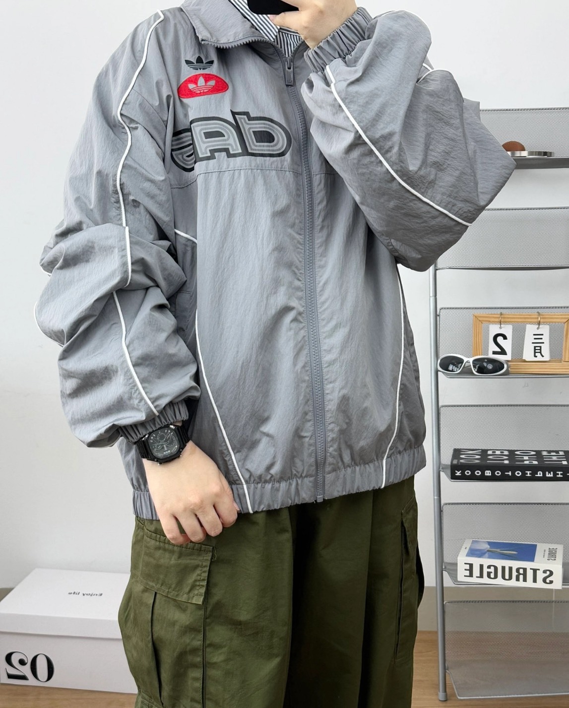 adidas 情人節立領運動外套 灰色款