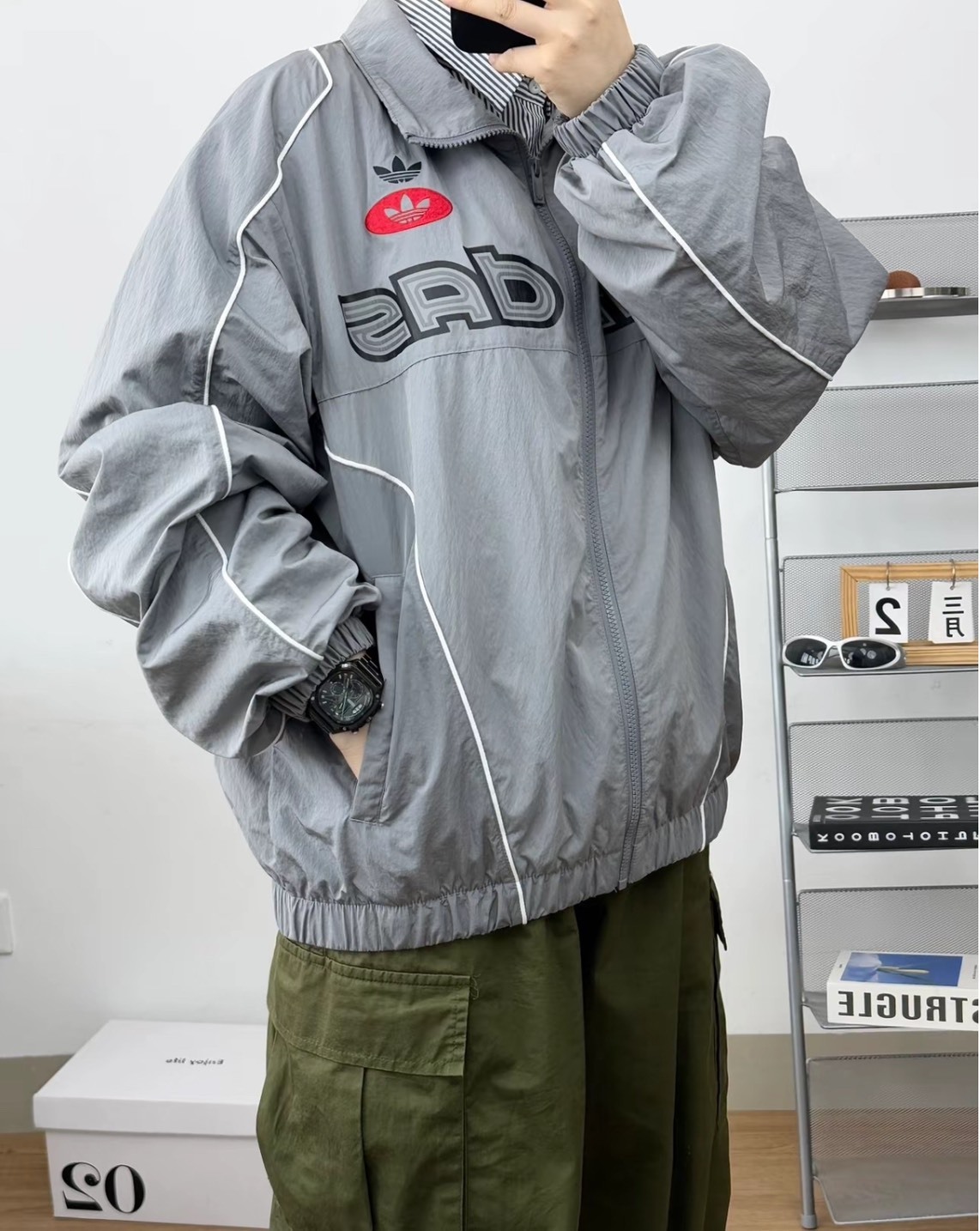 adidas 情人節立領運動外套 灰色款