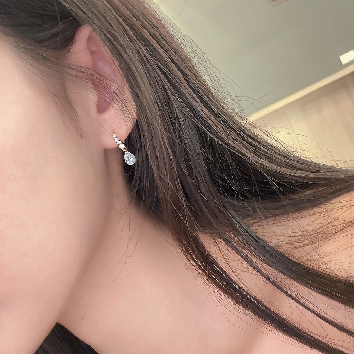 Gy輕奢水滴鑽小金勾墜