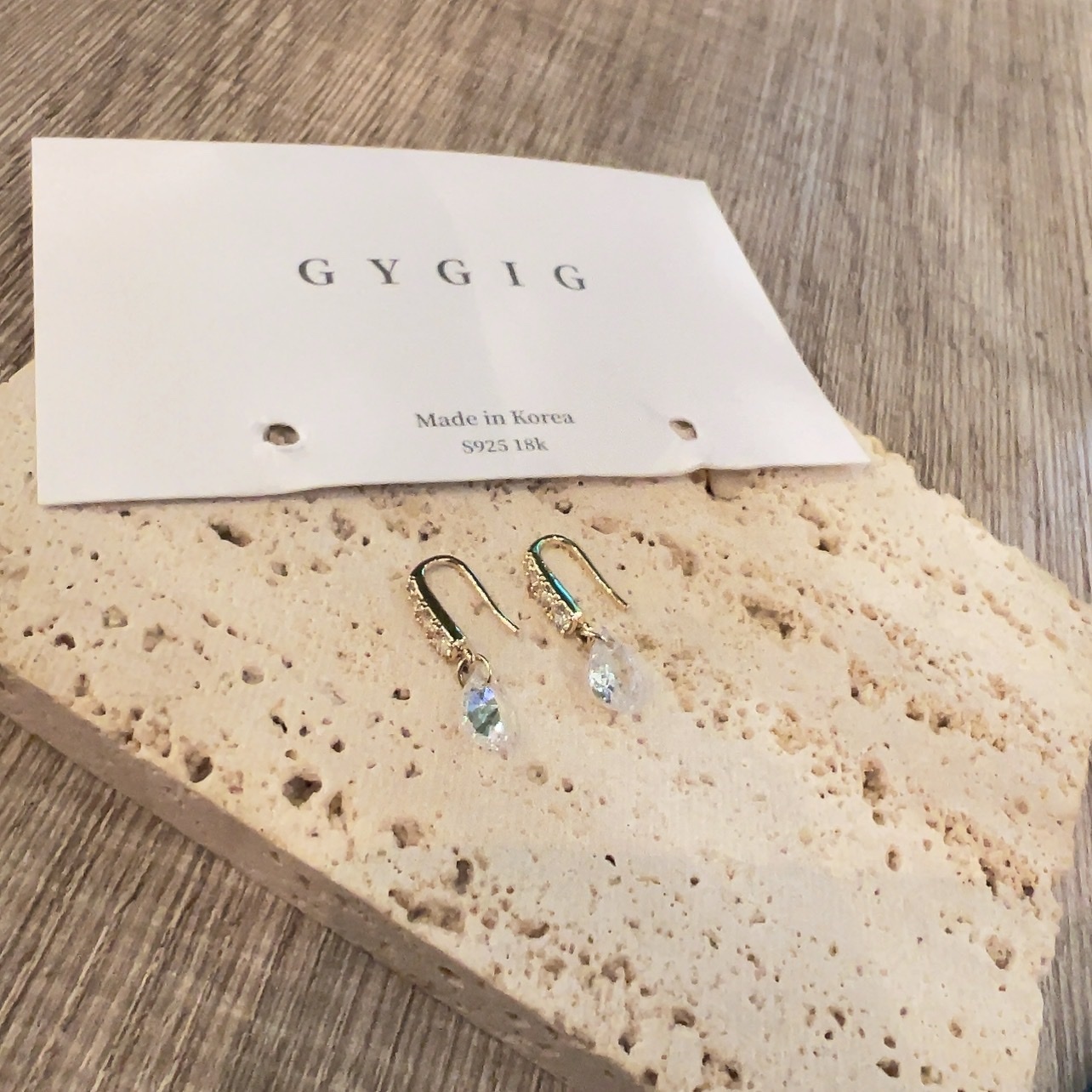 Gy輕奢水滴鑽小金勾墜