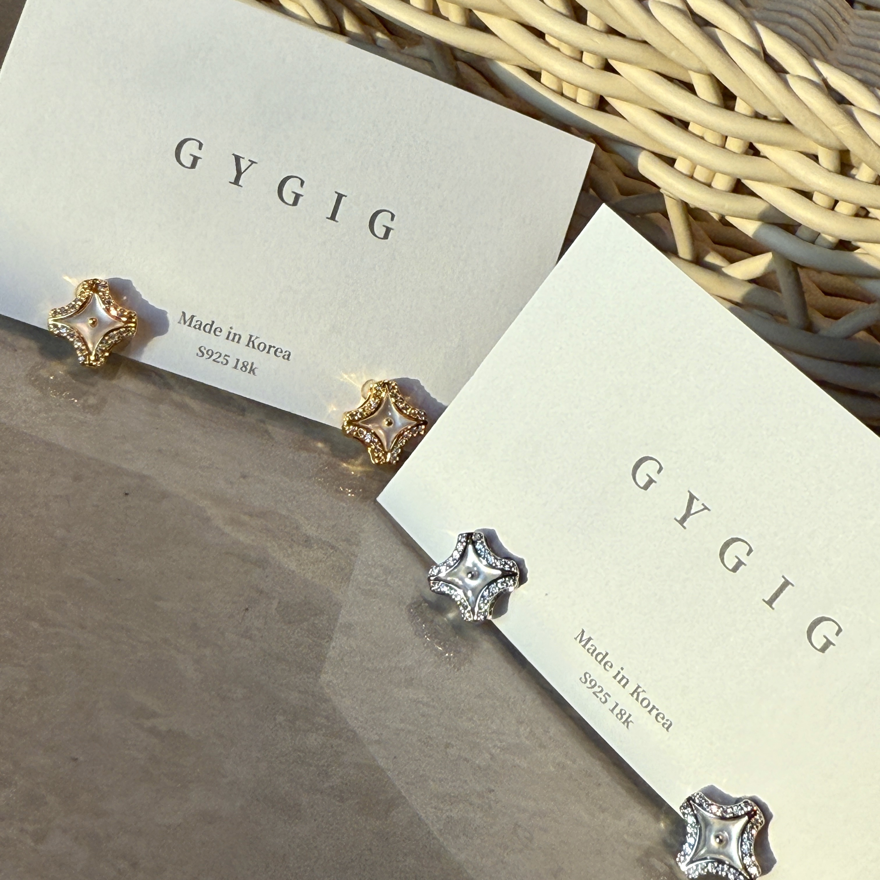 Gy神仙晶透白玉貝老花”低奢重磅耳釘