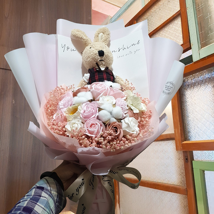法國兔砂糖兔香皂花棉花滿天星花束,送女生的花束,le sucre bunny soap flower cotton baby's breath bouquet, bouquet for girls