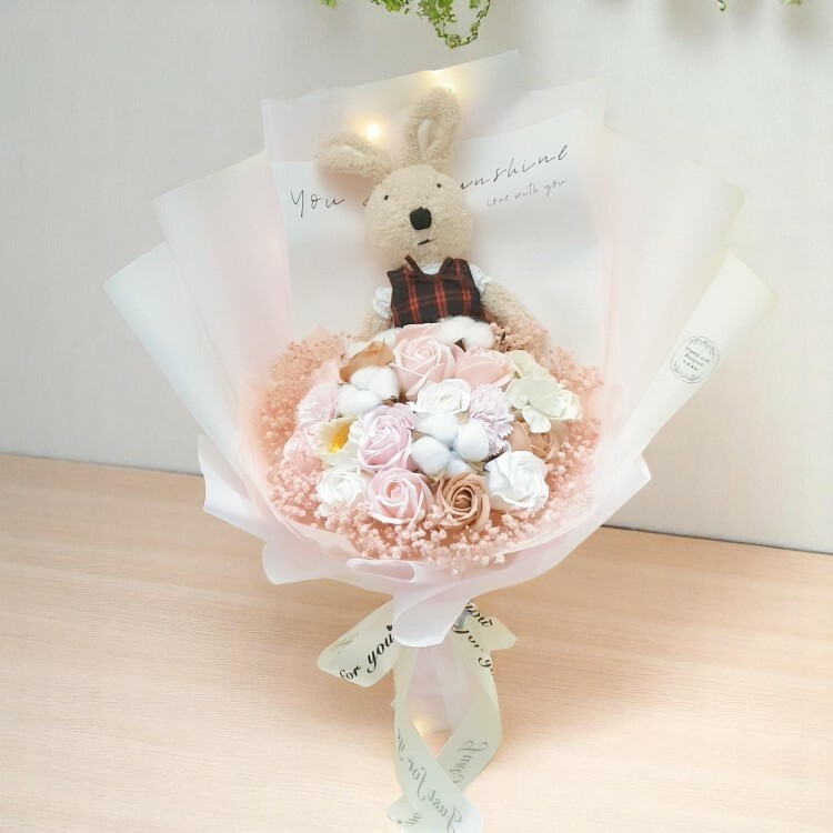 法國兔砂糖兔香皂花棉花滿天星花束,送女生的花束,le sucre bunny soap flower cotton baby's breath bouquet, bouquet for girls