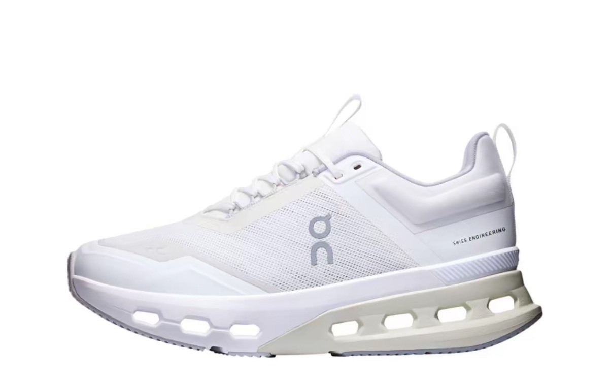 On昂跑 Cloudnova X 女款 白色跑鞋