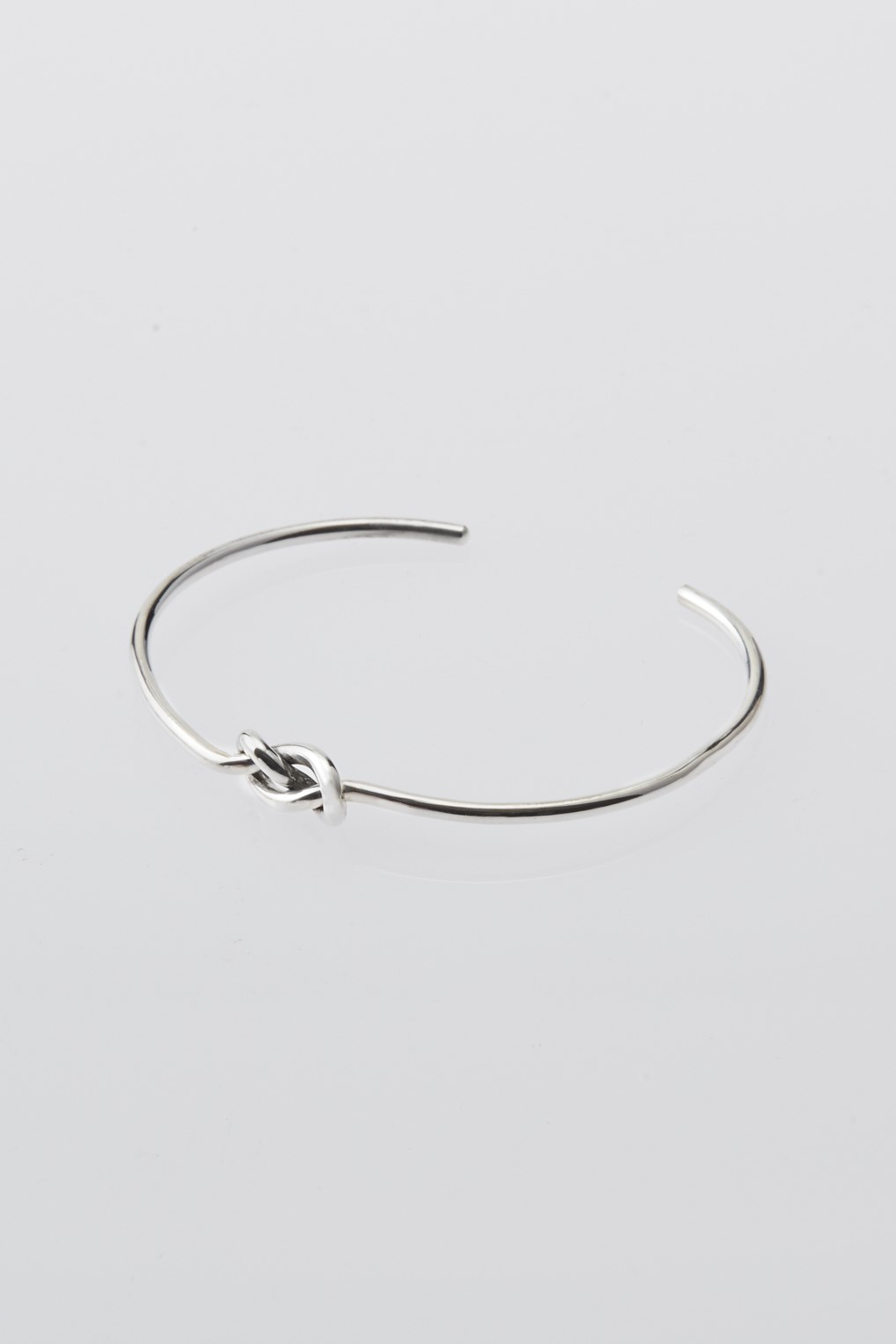 XOLO JEWELRY SINGLE KNOT BANGLE