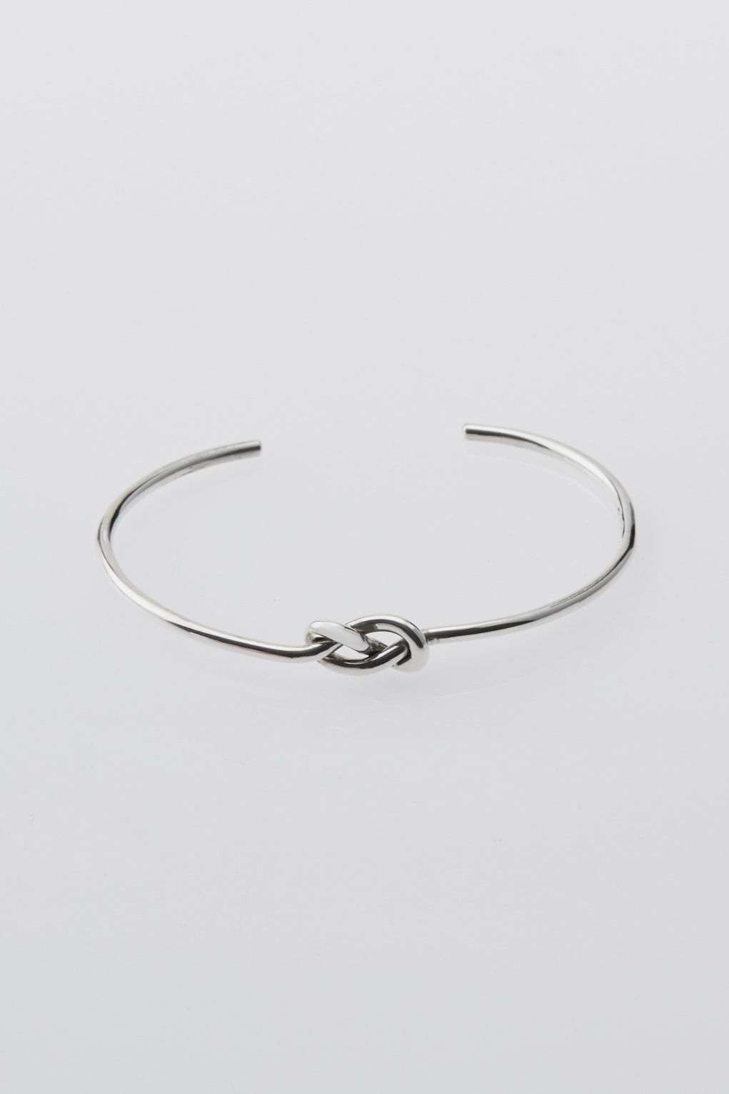 XOLO JEWELRY SINGLE KNOT BANGLE