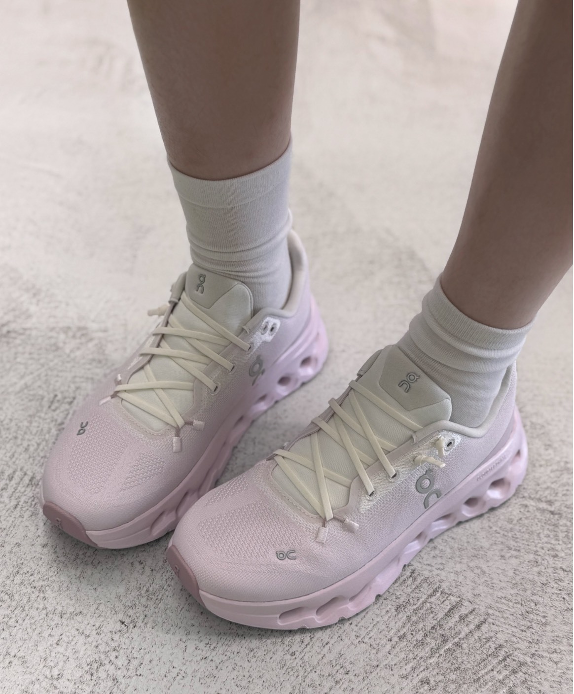 On昂跑 Cloudtilt 女款 紫色跑鞋