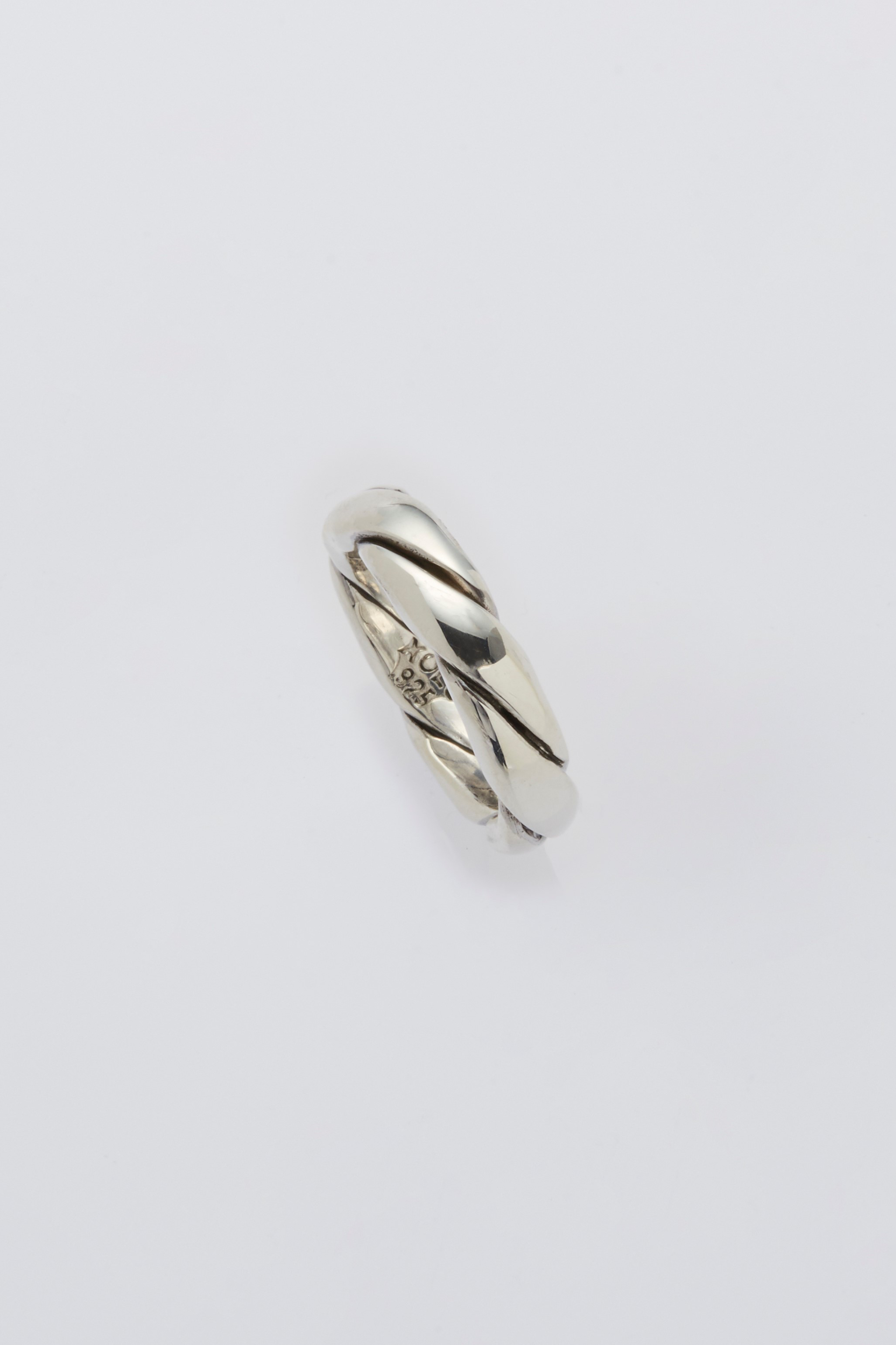 XOLO JEWELRY SINGLE TWIST RING (2COL)