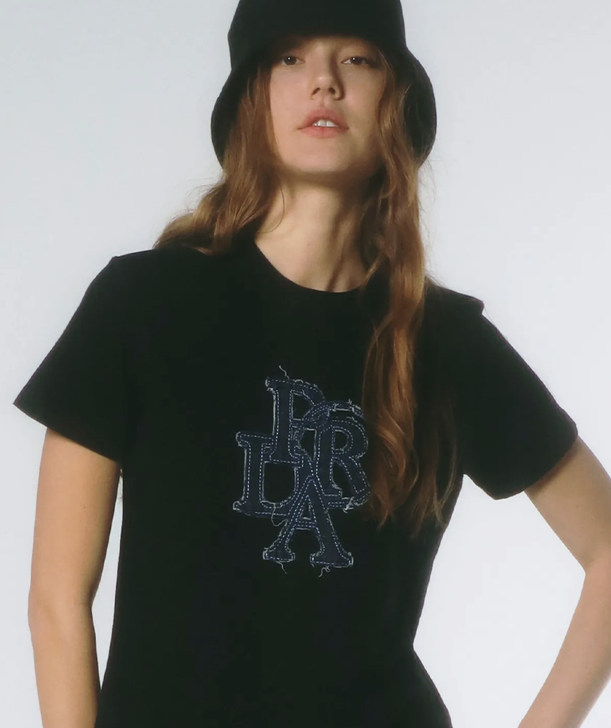【PRENDA】PRDA DENIM PATCH CREWNECK TEE /海外限定 限時優惠・現貨PRENDA PRDA DENIM PATCH CREWNECK TEE|黑色