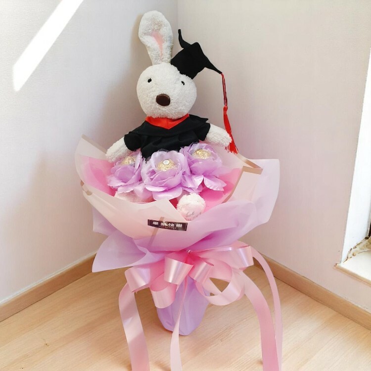 粉色畢業砂糖兔法國兔6朵金莎花束