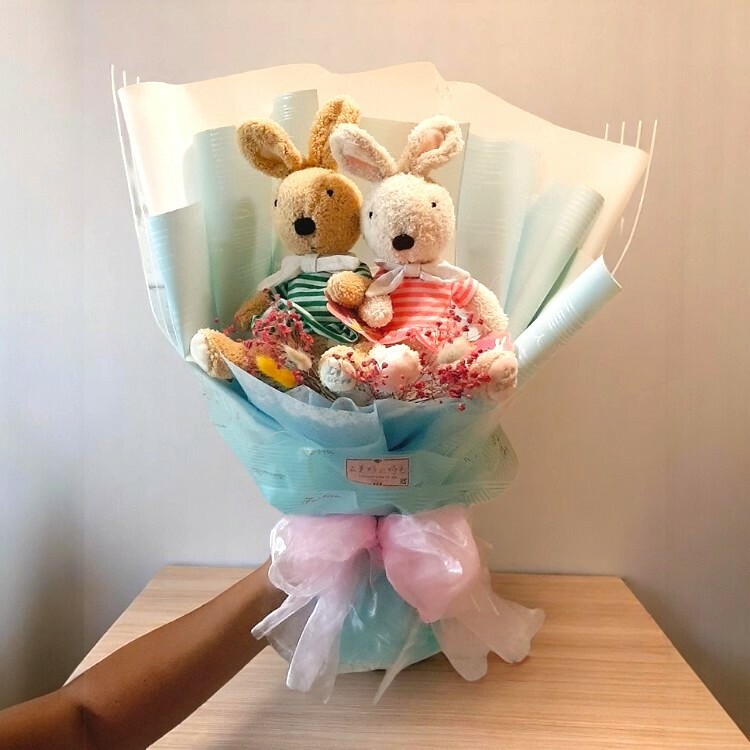 30cm45cm一對兔子花束,結婚兔子花束,結婚禮物,生日花束,畢業花束,感謝花束