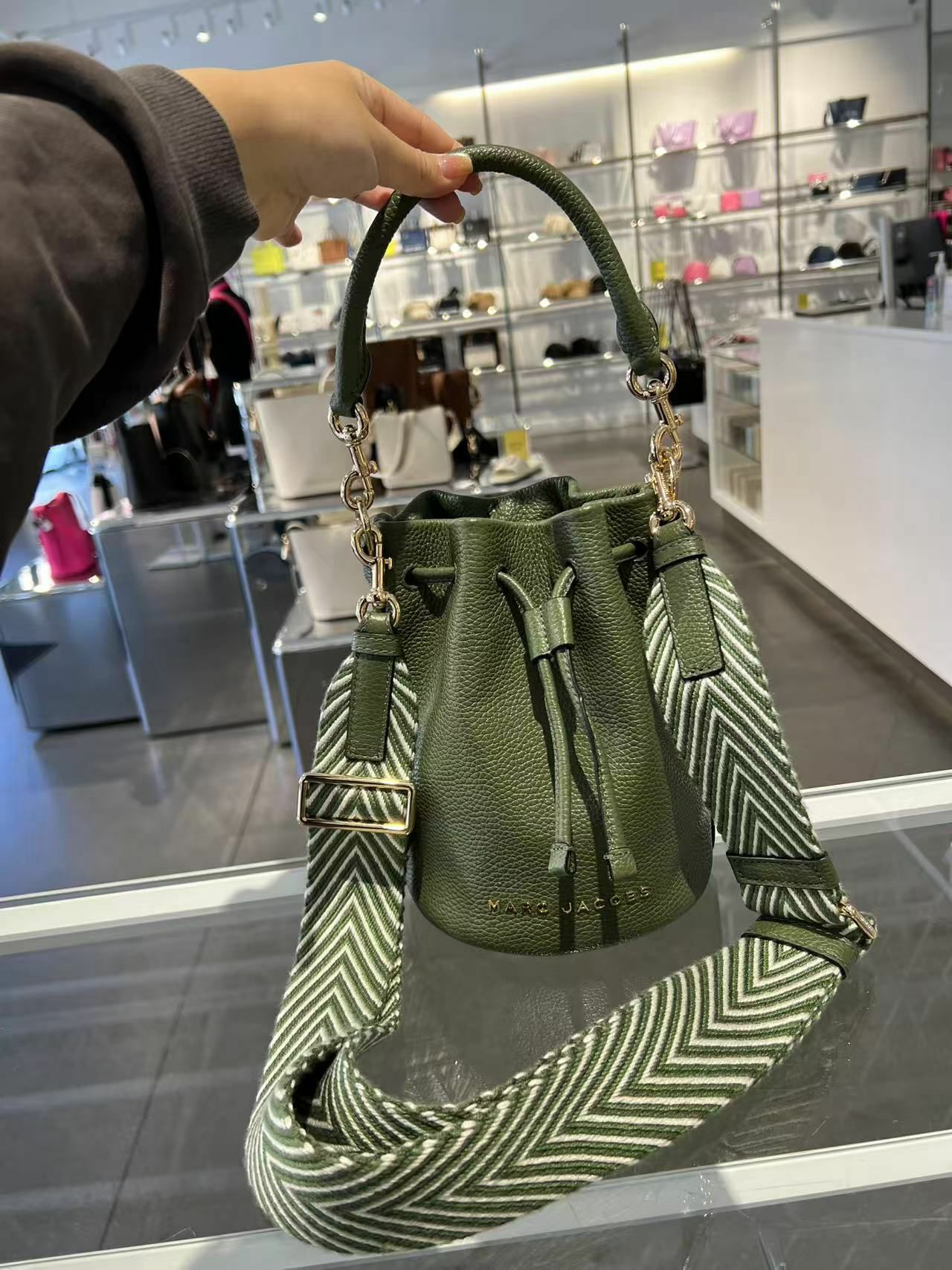 【預購】Marc Jacobs G042523 水桶包