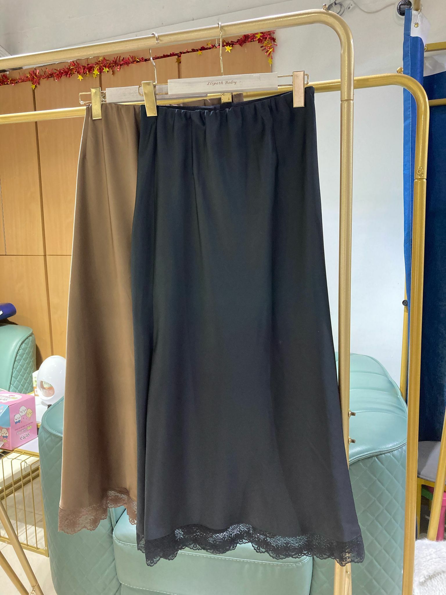 絲質滑滑蕾絲腳半截裙