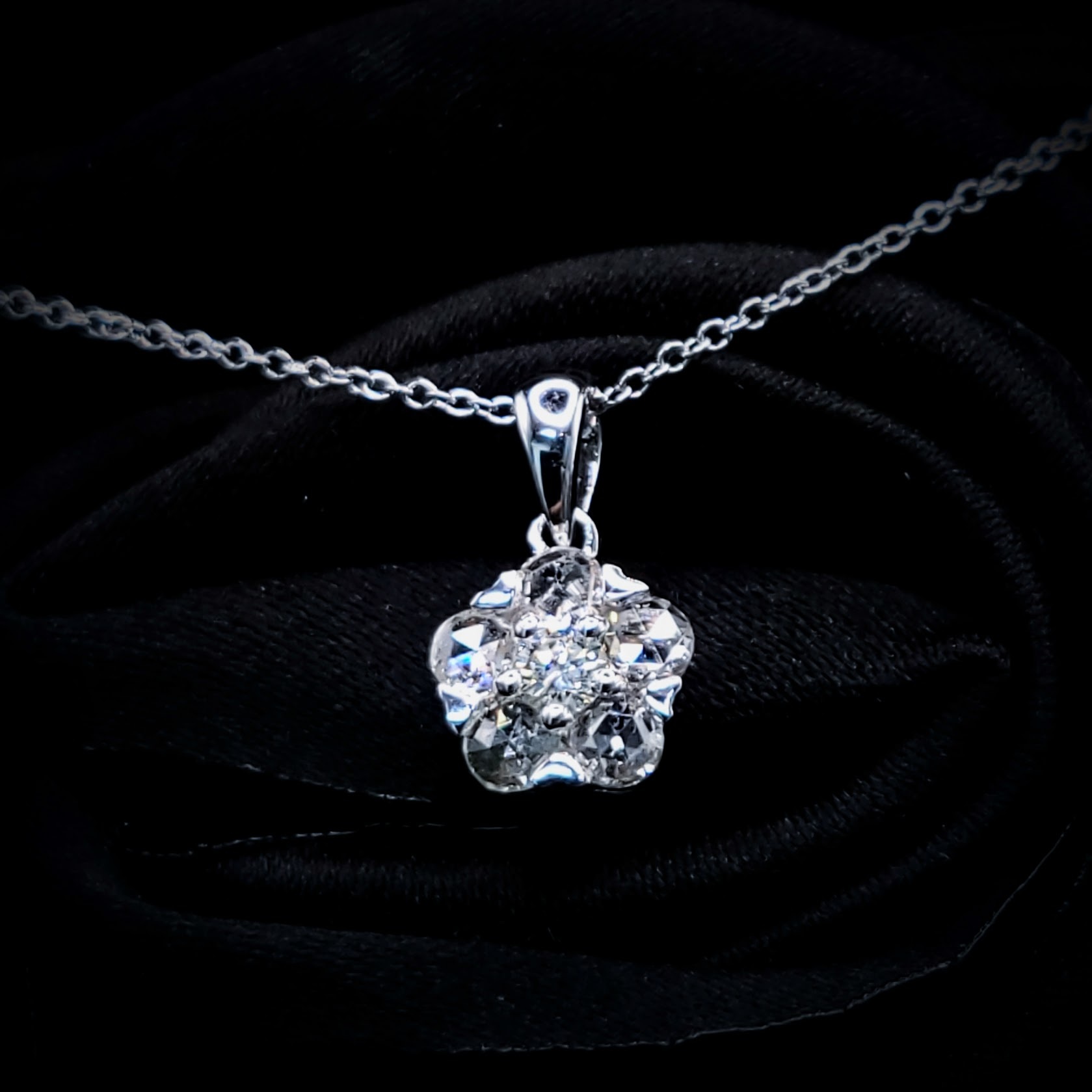 全新18K白金【單粒7份鑽石】配小鑽共36份鑽石吊墜