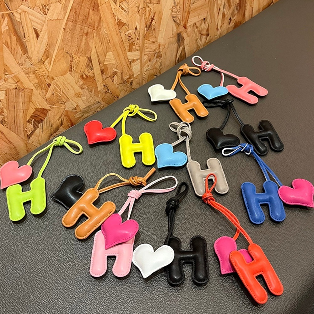 愛心 字母吊飾 包包配件 情侶吊飾 挂件 皮革 汽車鑰匙扣 造型鑰匙圈 手工藝品 鑰匙防丟 隨身 吊飾 新年禮物 020