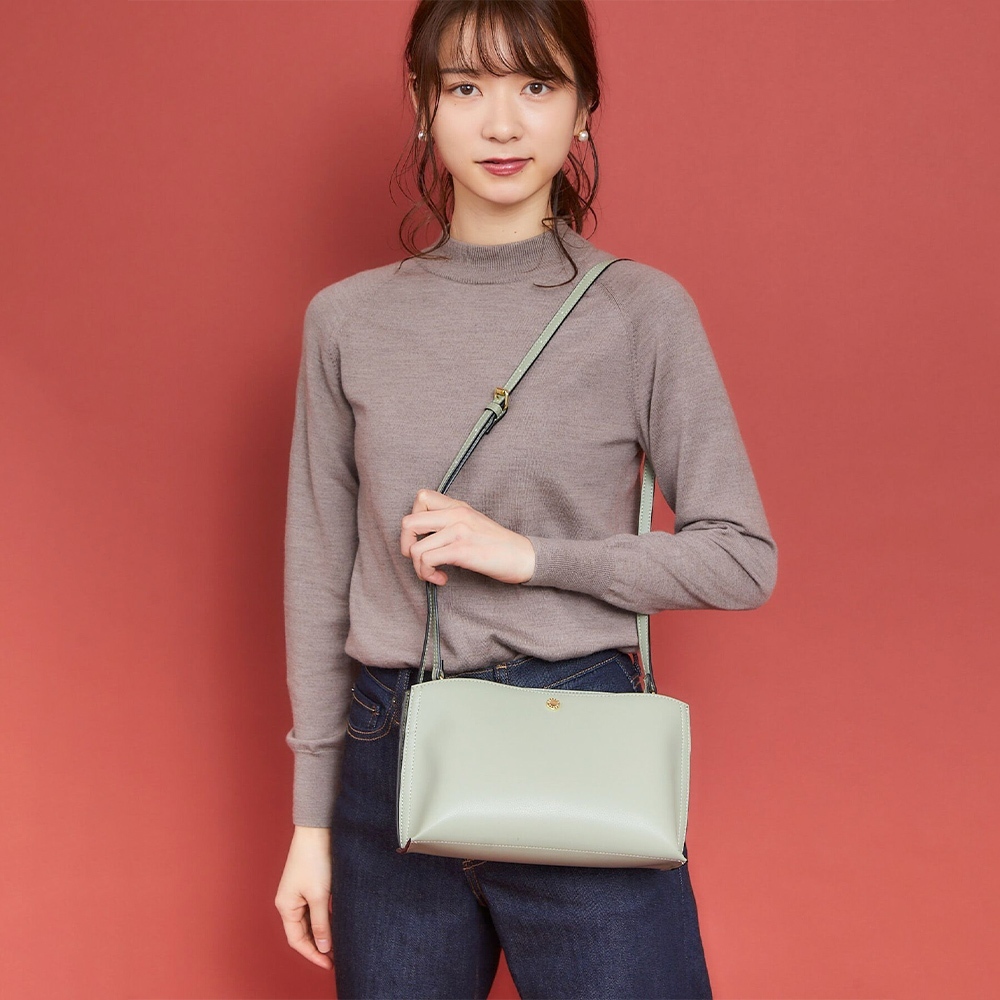 包包 斜背包 小方包 三層包包 日系包包 皮革斜背包 女生單肩包 黑色包包 輕量斜背包 散步包 攜便包 女生禮物 803