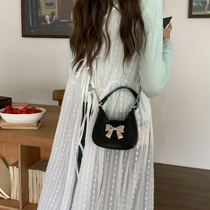 包包 手提包 口紅包 粉餅包 小物包 蝴蝶結包包 可愛包包 小朋友包包 銀色包包 白色包包 鏈條包 小包包 禮物 863