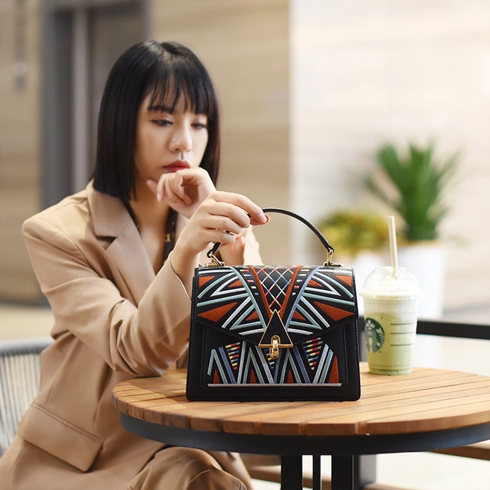 手提包 風琴包 真皮包包 牛皮包包 斜背包 牛皮女包 大容量小方包 刺繡包包 手提斜背包 圖騰包包 女生生日禮物 151