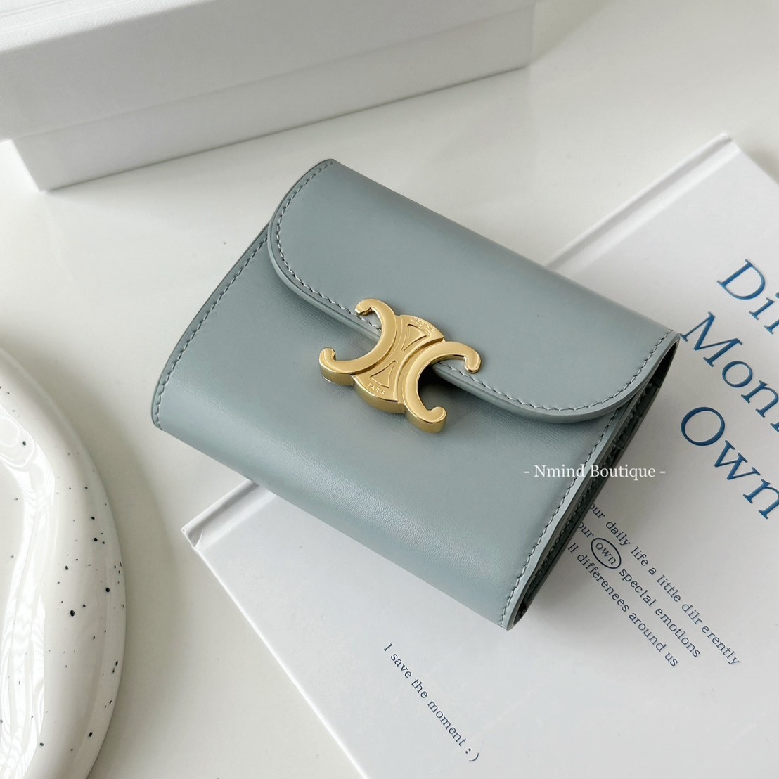 CELINE SMALL WALLET TRIOMPHE IN SHINY CALFSKIN / ICE BLUE
