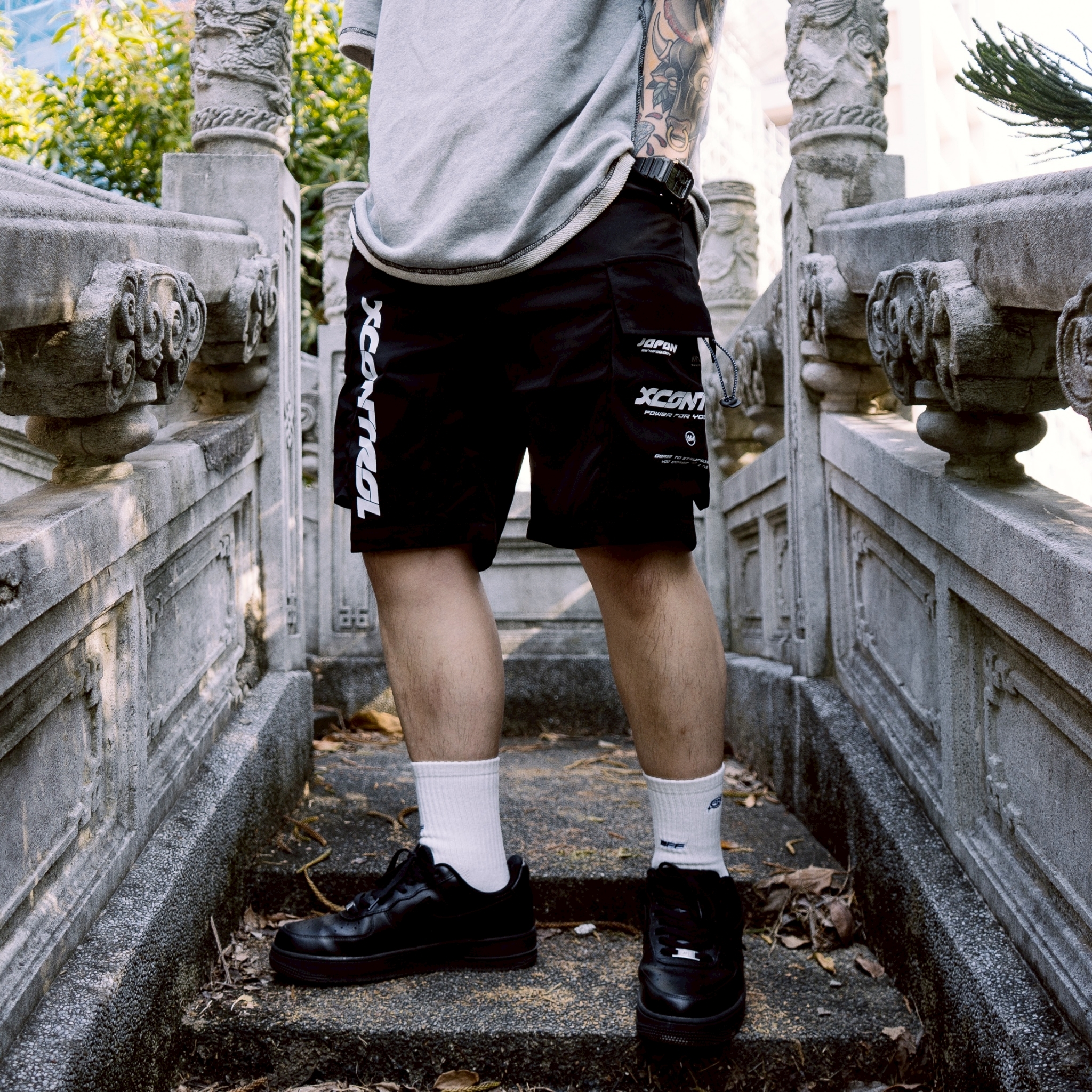 XCTRL 雙口袋壓字短褲-黑