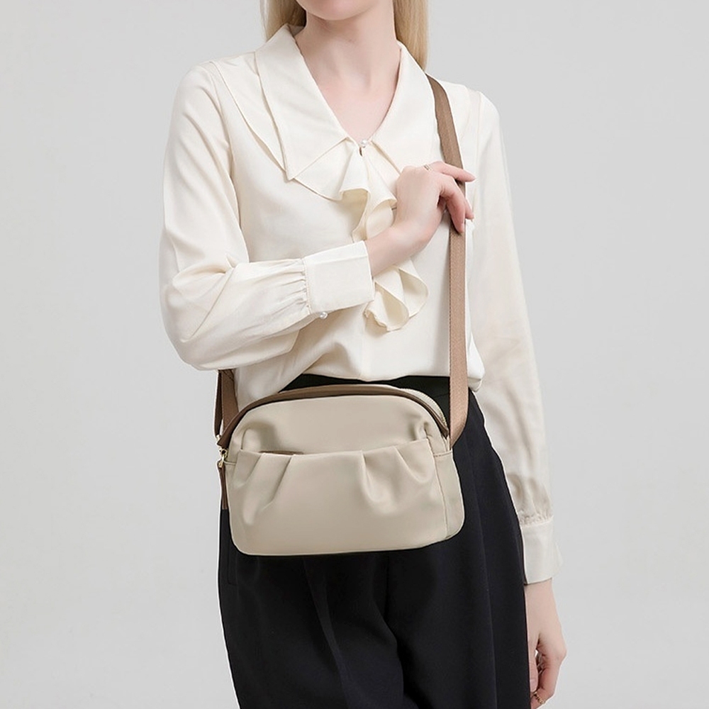 包包 水餃包 斜背包 尼龍包包 防潑水包包 時尚斜背包 女生單肩小包 休閒包 百搭包包 手機包 奶茶色包包 禮物 721