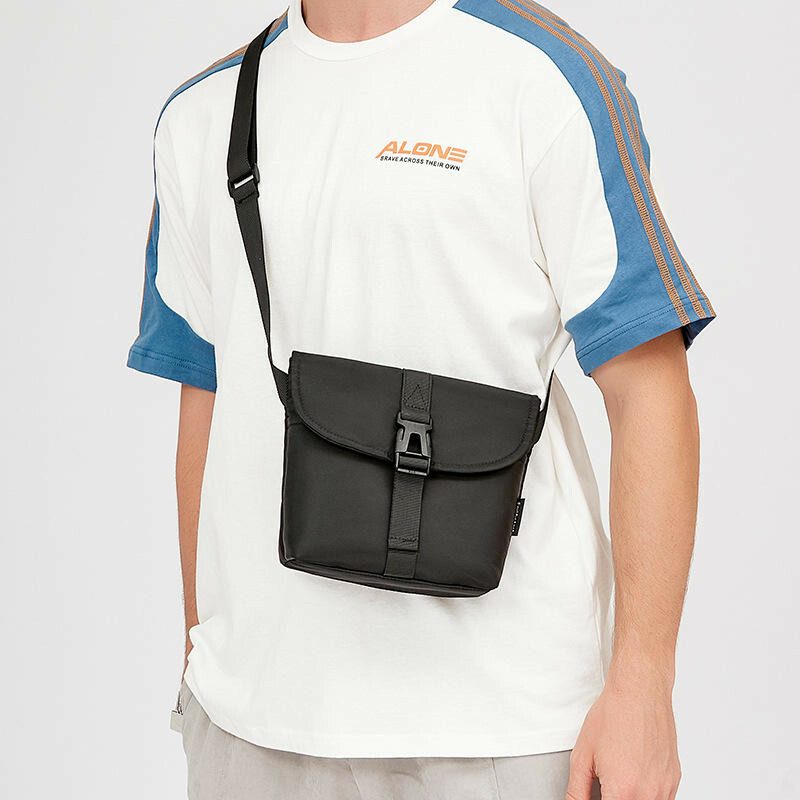 包包 郵差包 斜背包 尼龍包包 防撥水包包 黑色小包 學生斜背包 休閒側背包 日系包包 運動包 手機包 男生禮物 323