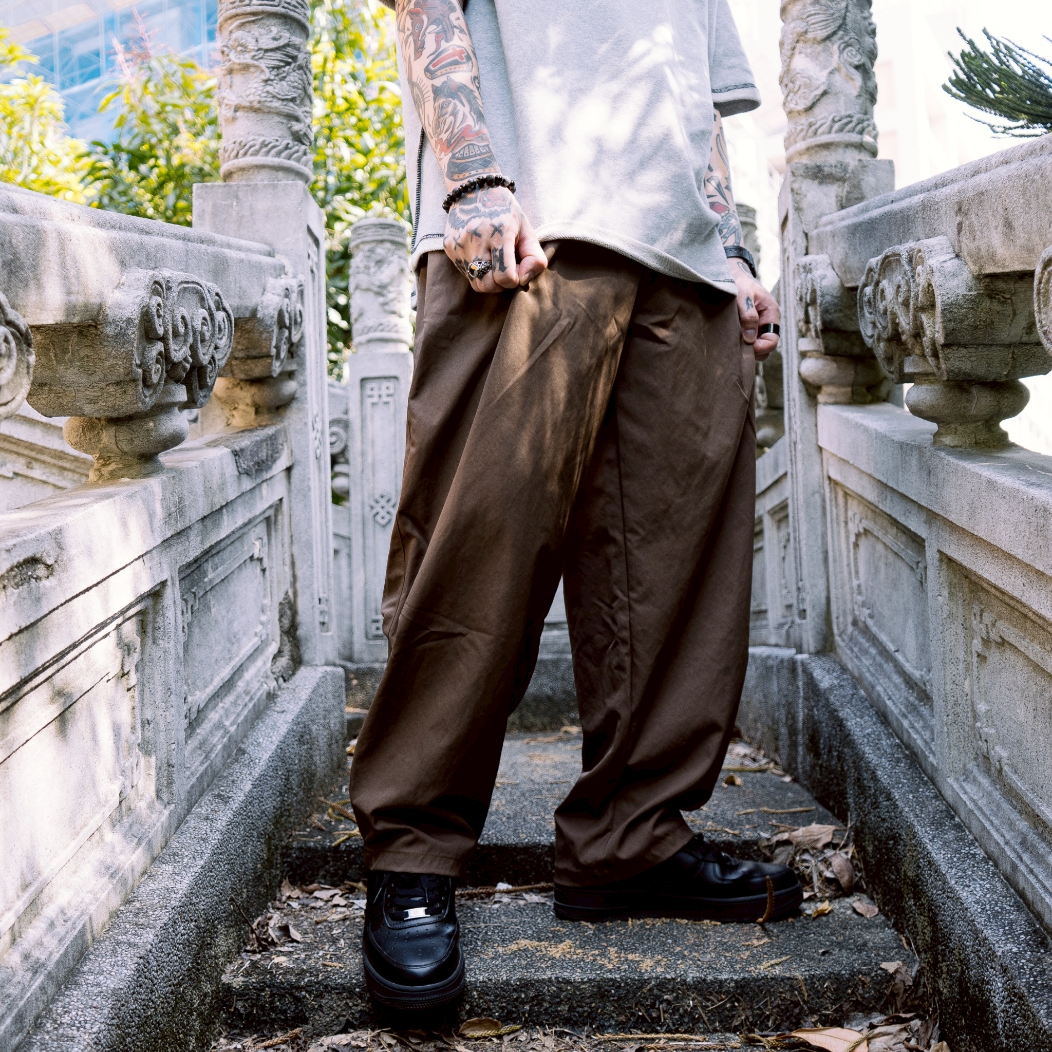 XCTRL 休閒皺褶彎刀褲-卡其