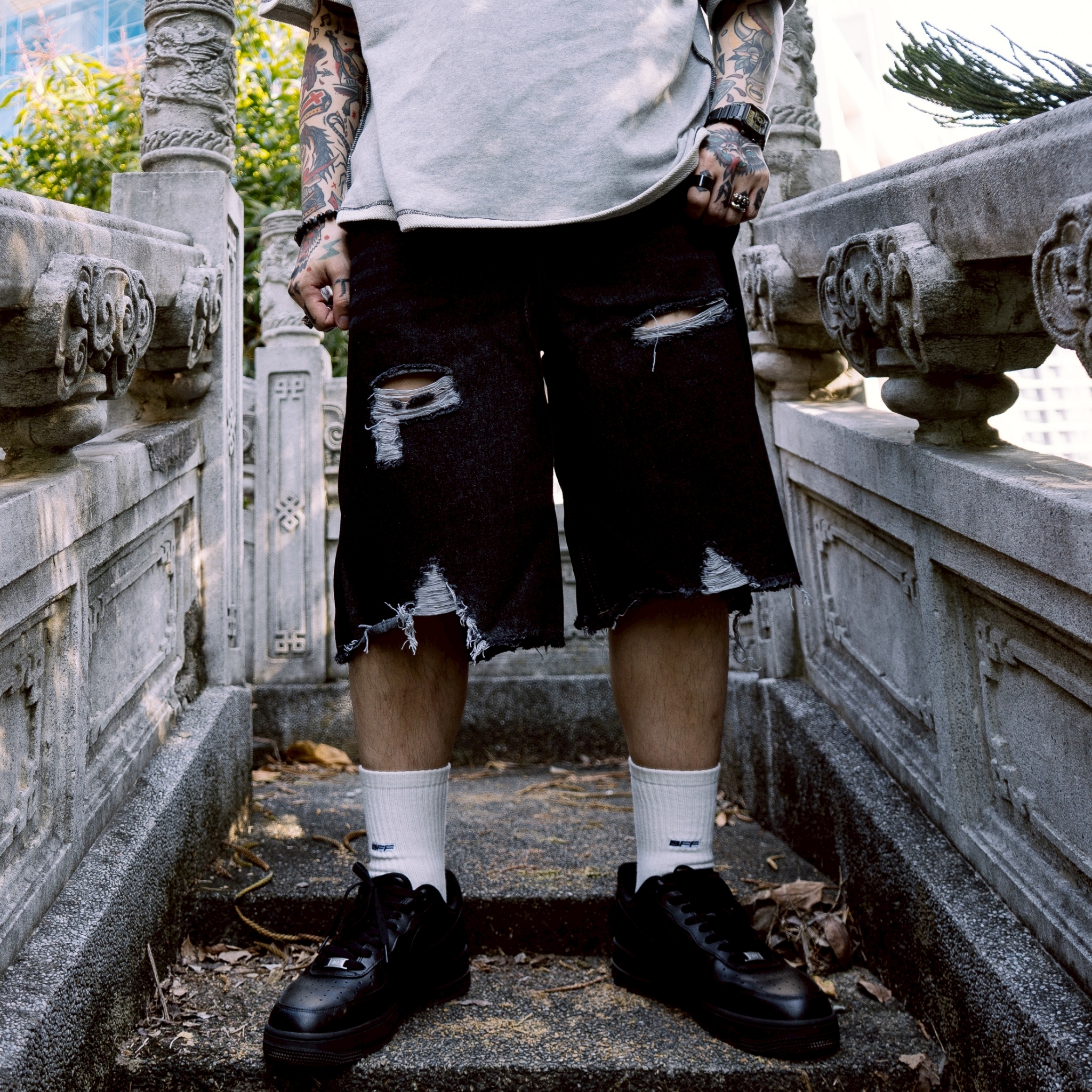 XCTRL 水洗大破壞款短褲-黑