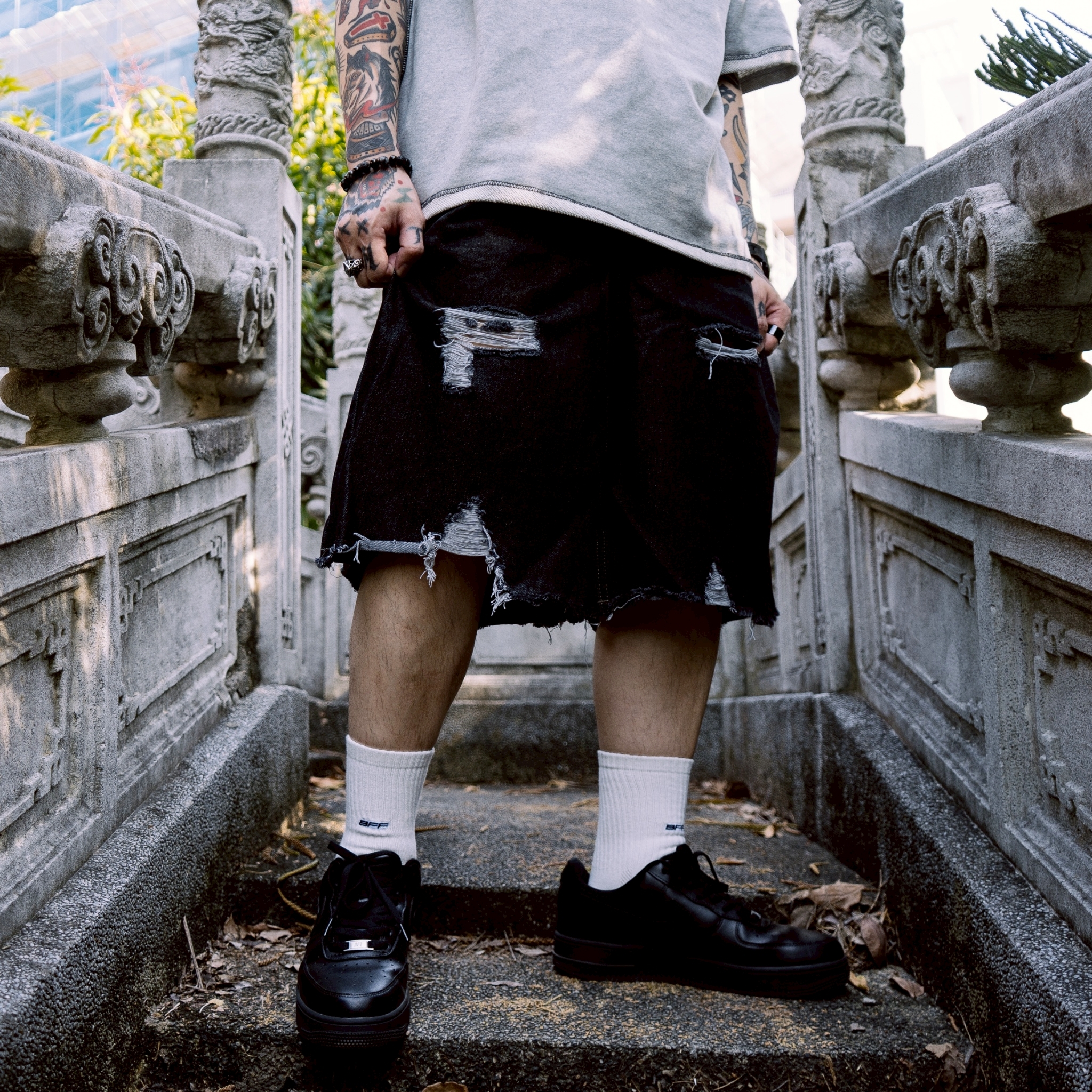 XCTRL 水洗大破壞款短褲-黑