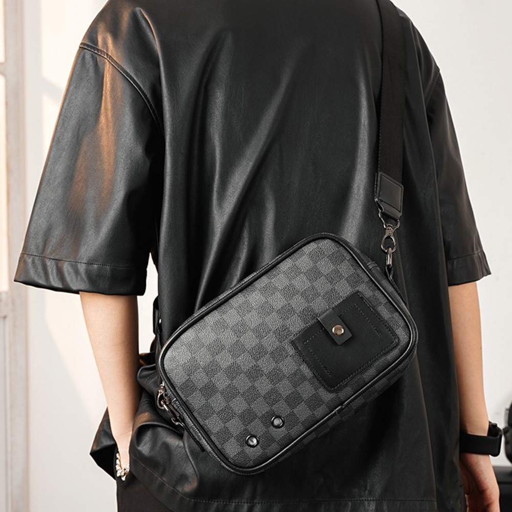 包包 側背包 小方包 皮革老花包 休閒側背包 攜便包 日本潮流包 小背包 棋盤格包包 格子包包 男生斜背包 禮物 290